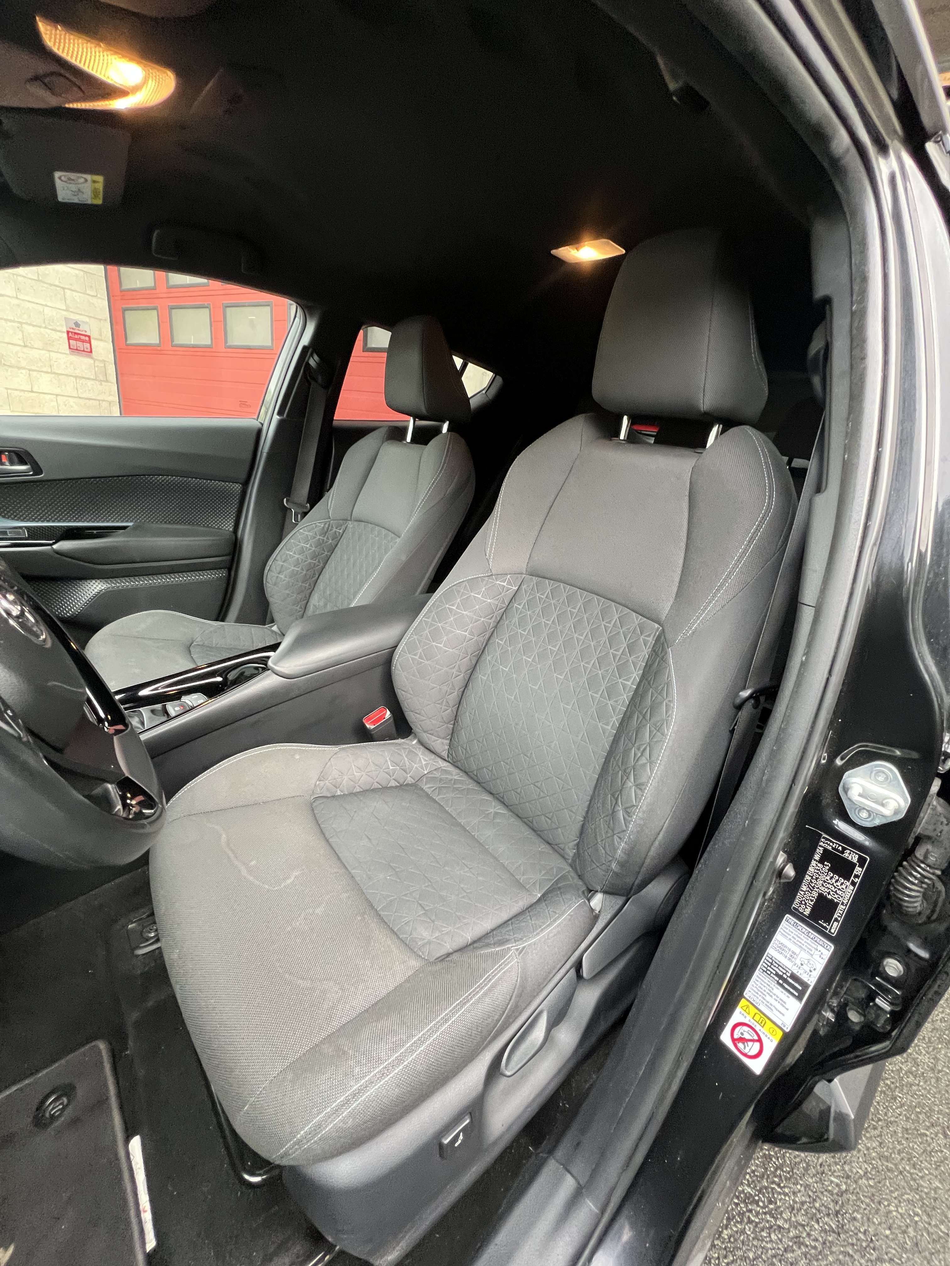 Toyota C-HR Hybrid 1.8i VVT-i C-Enter E-CVT +CAR-PASS +CAMÉRA