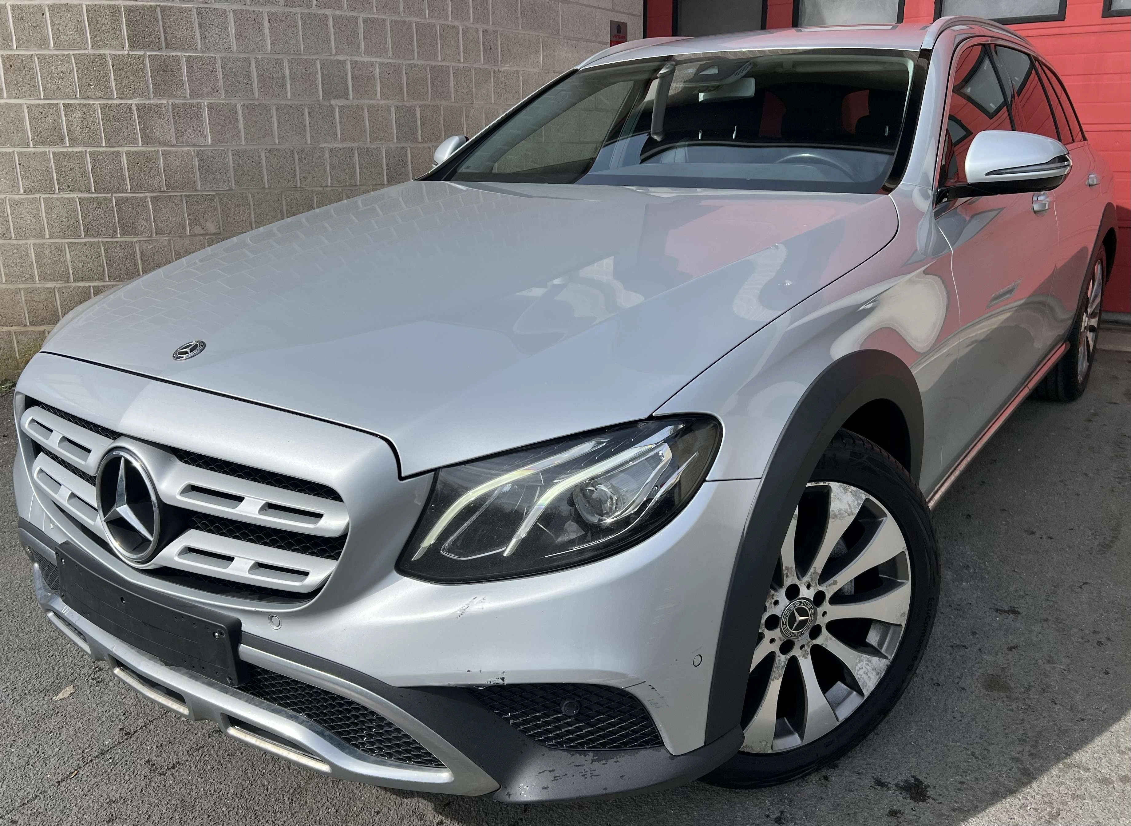 Mercedes-Benz E 220 d 4-Matic ( 15.495 € HTVA ) CAMÉRA + NAVI