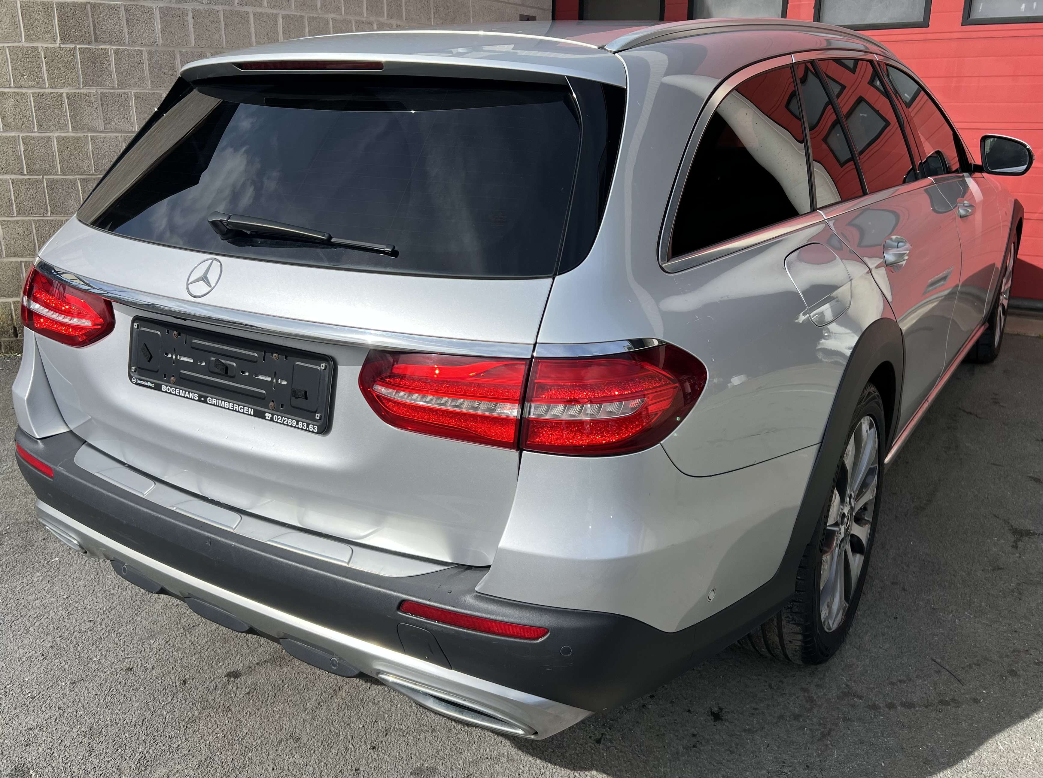 Mercedes-Benz E 220 d 4-Matic ( 15.495 € HTVA ) CAMÉRA + NAVI