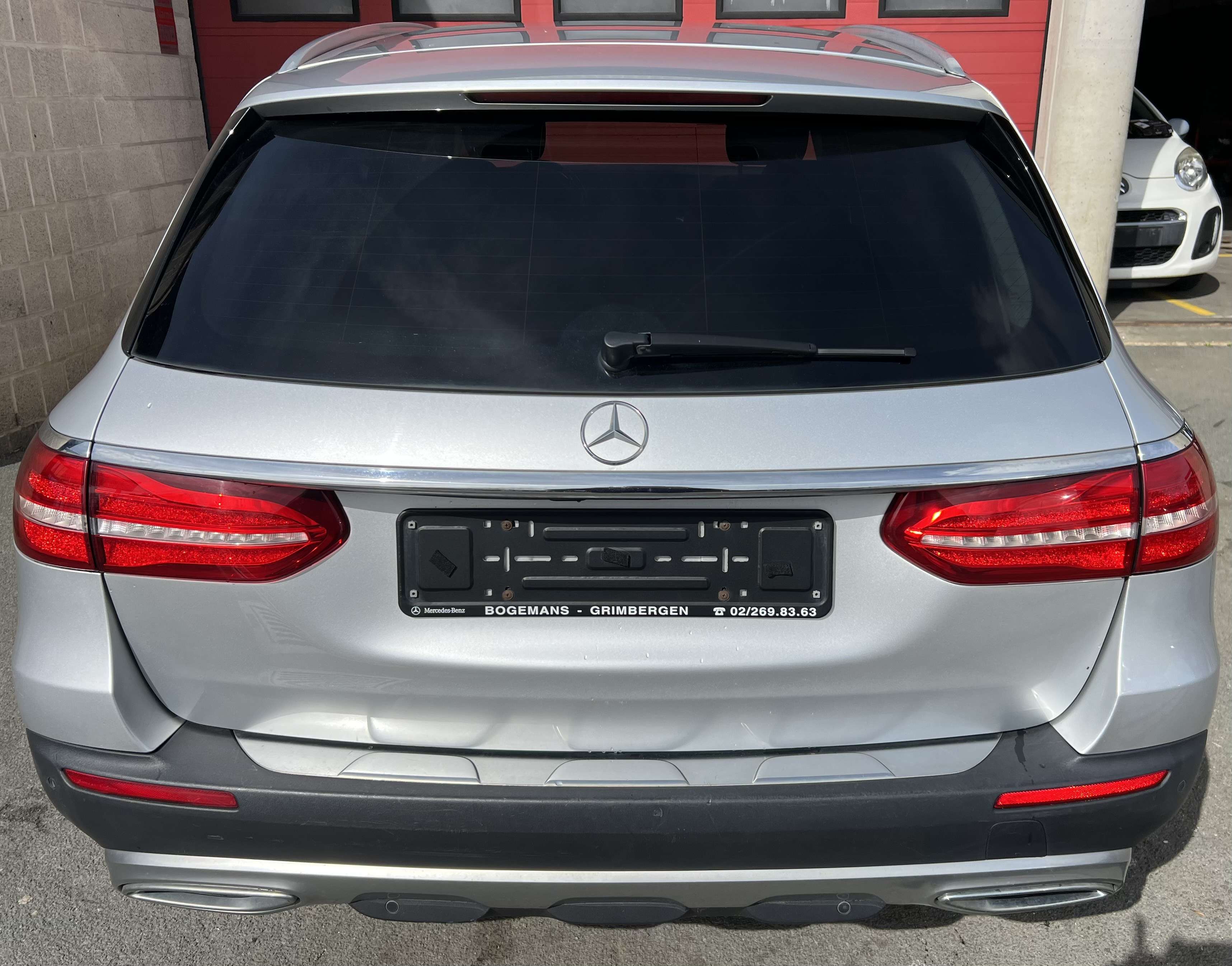 Mercedes-Benz E 220 d 4-Matic ( 15.495 € HTVA ) CAMÉRA + NAVI