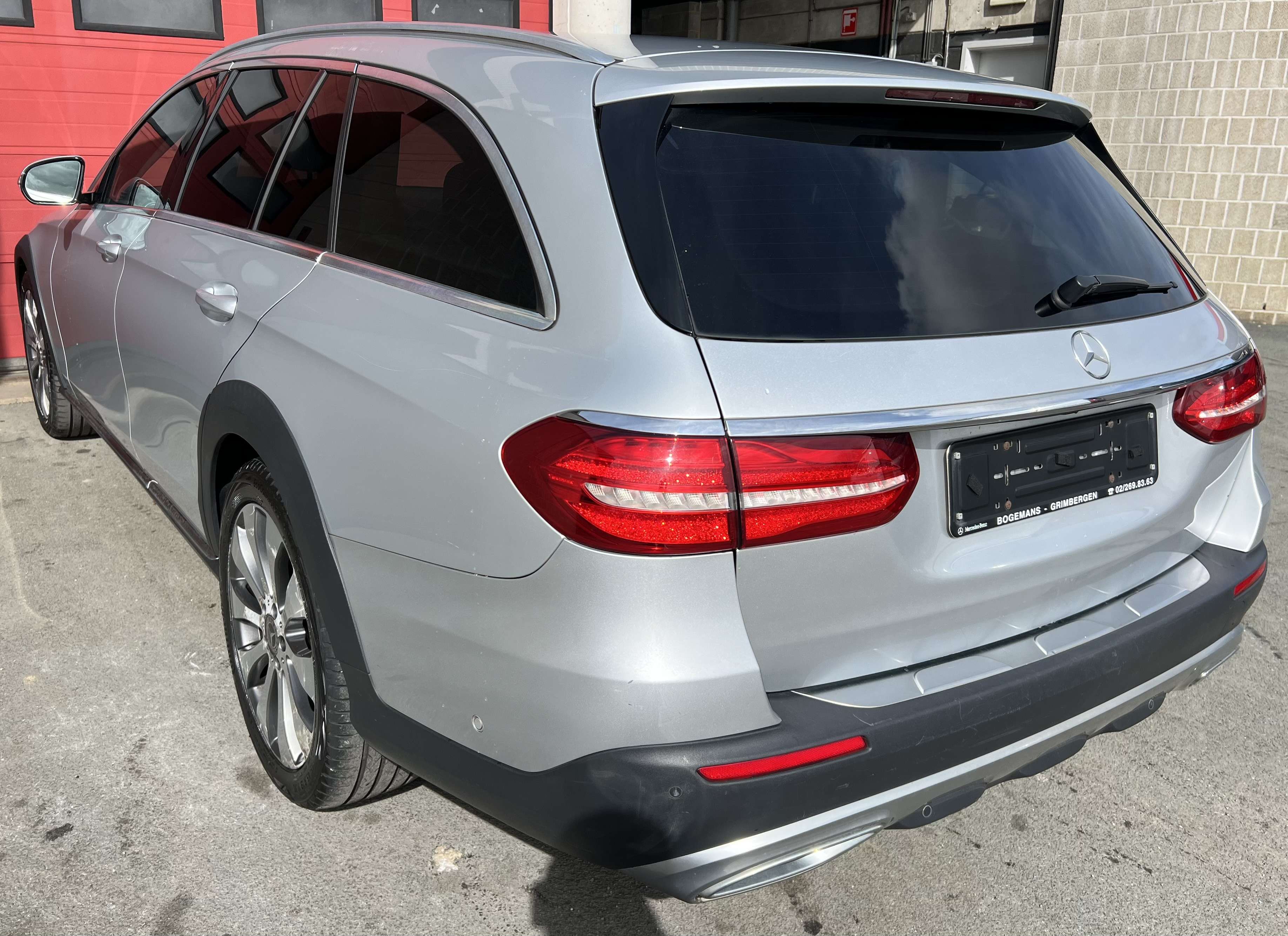 Mercedes-Benz E 220 d 4-Matic ( 15.495 € HTVA ) CAMÉRA + NAVI