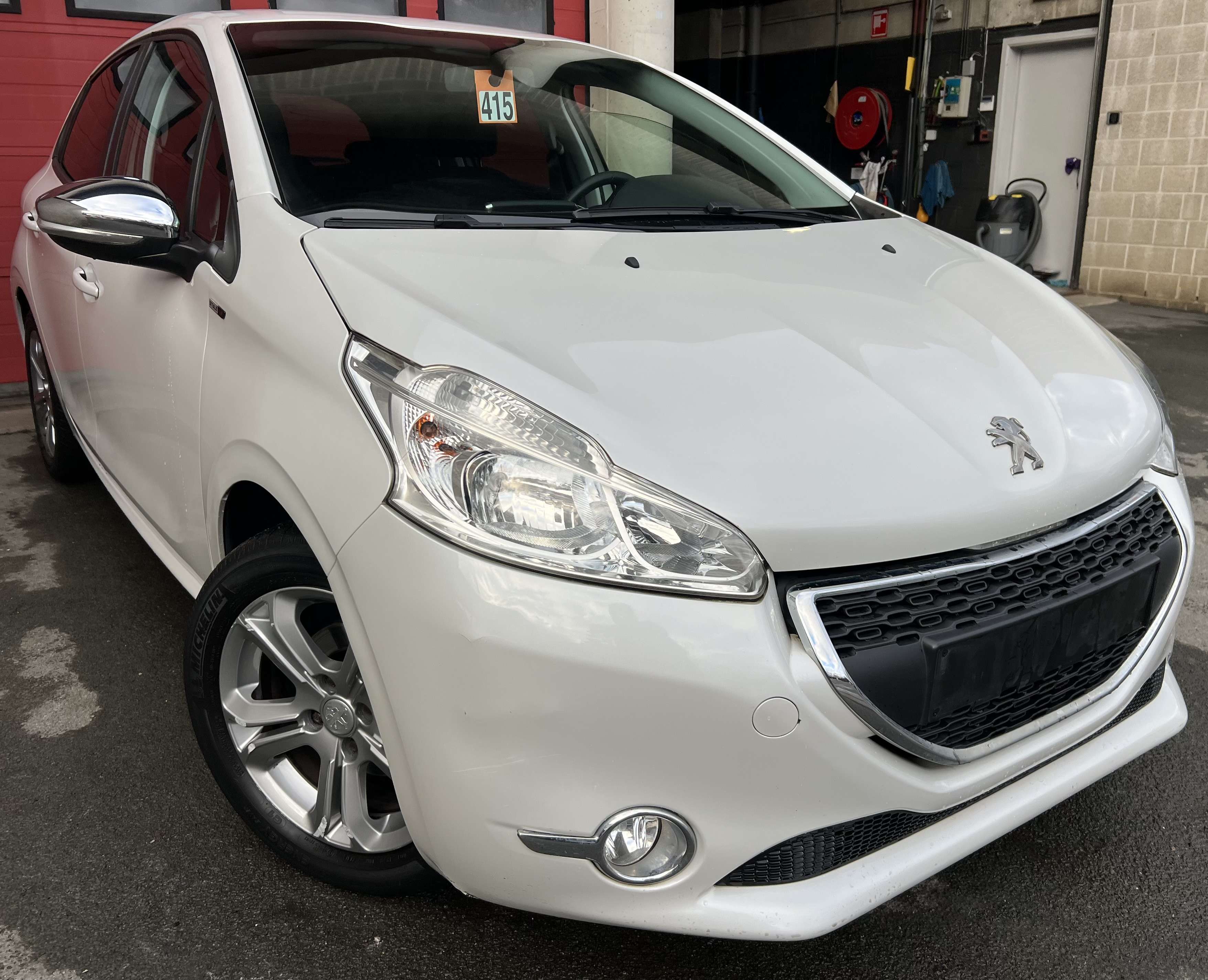 Peugeot 208 1.2i Style + CLIM + JANTE ALU + ÉCRAN