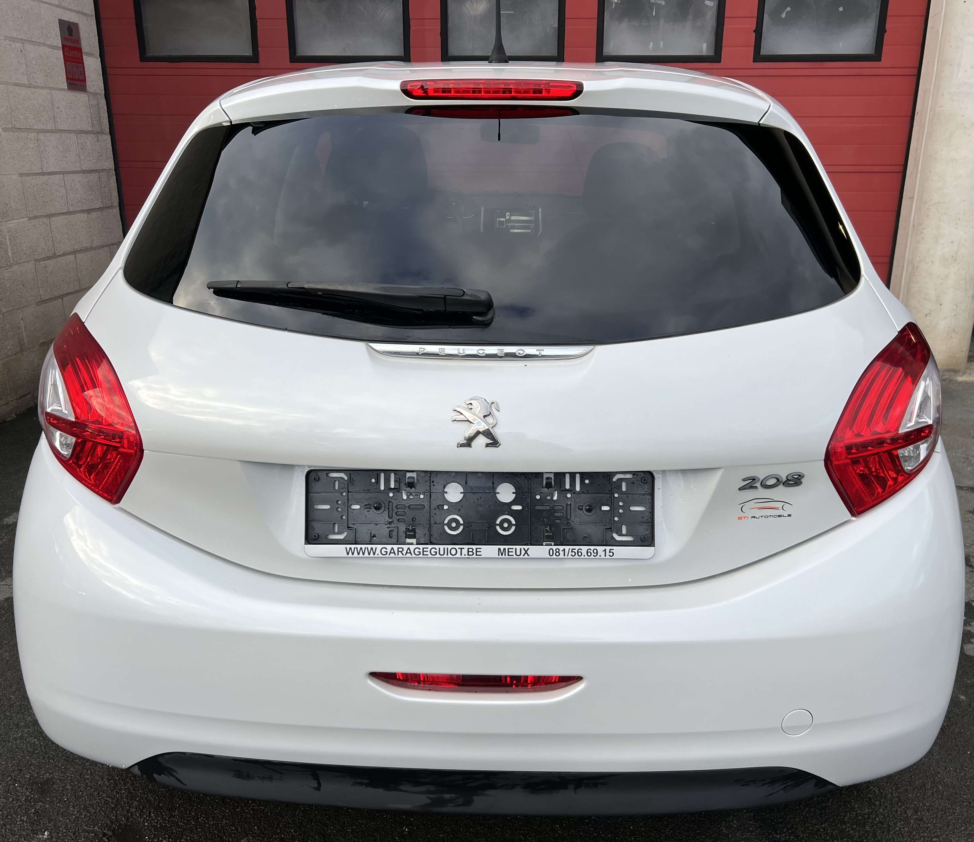Peugeot 208 1.2i Style + CLIM + JANTE ALU + ÉCRAN