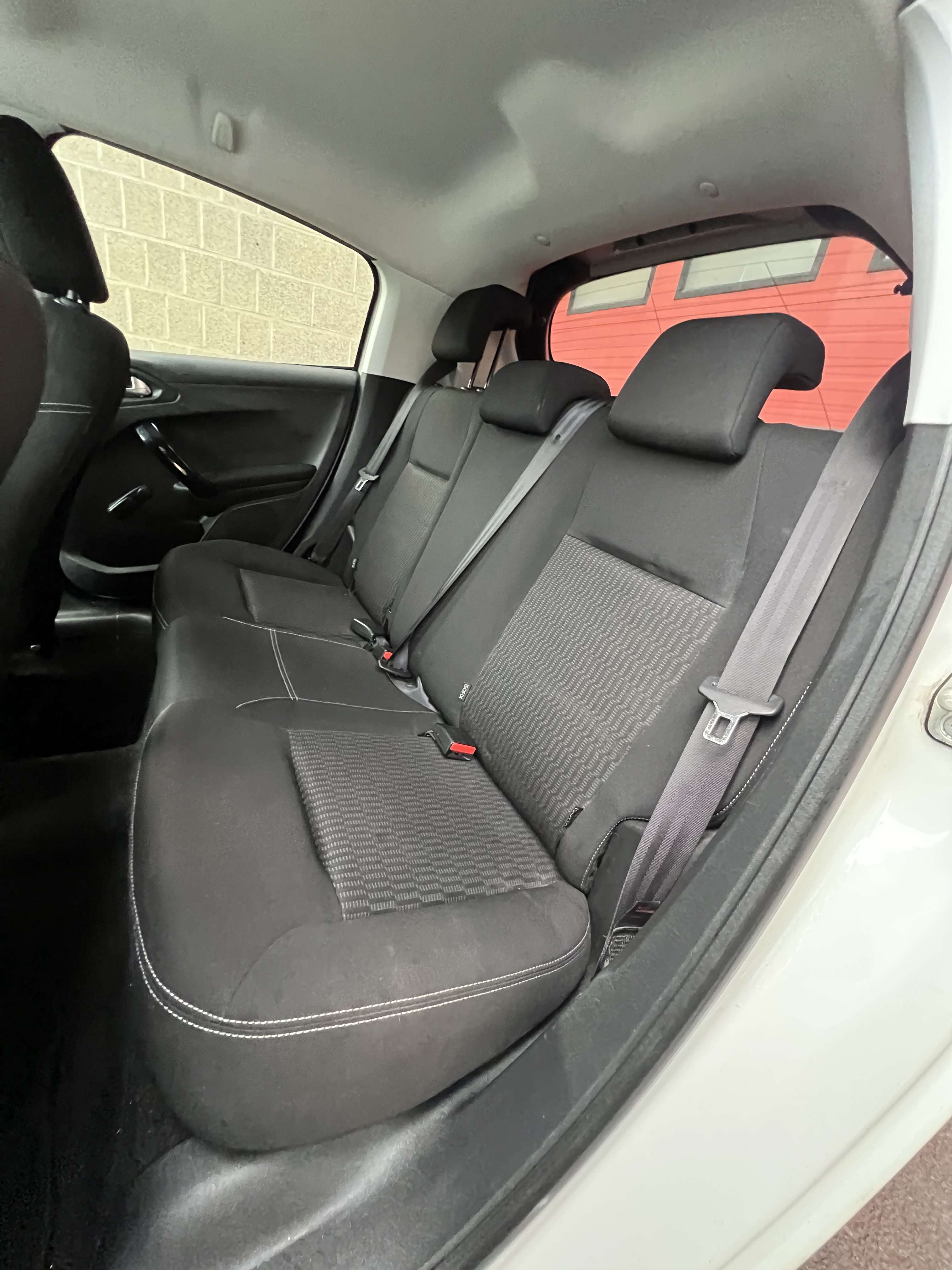 Peugeot 208 1.2i Style + CLIM + JANTE ALU + ÉCRAN