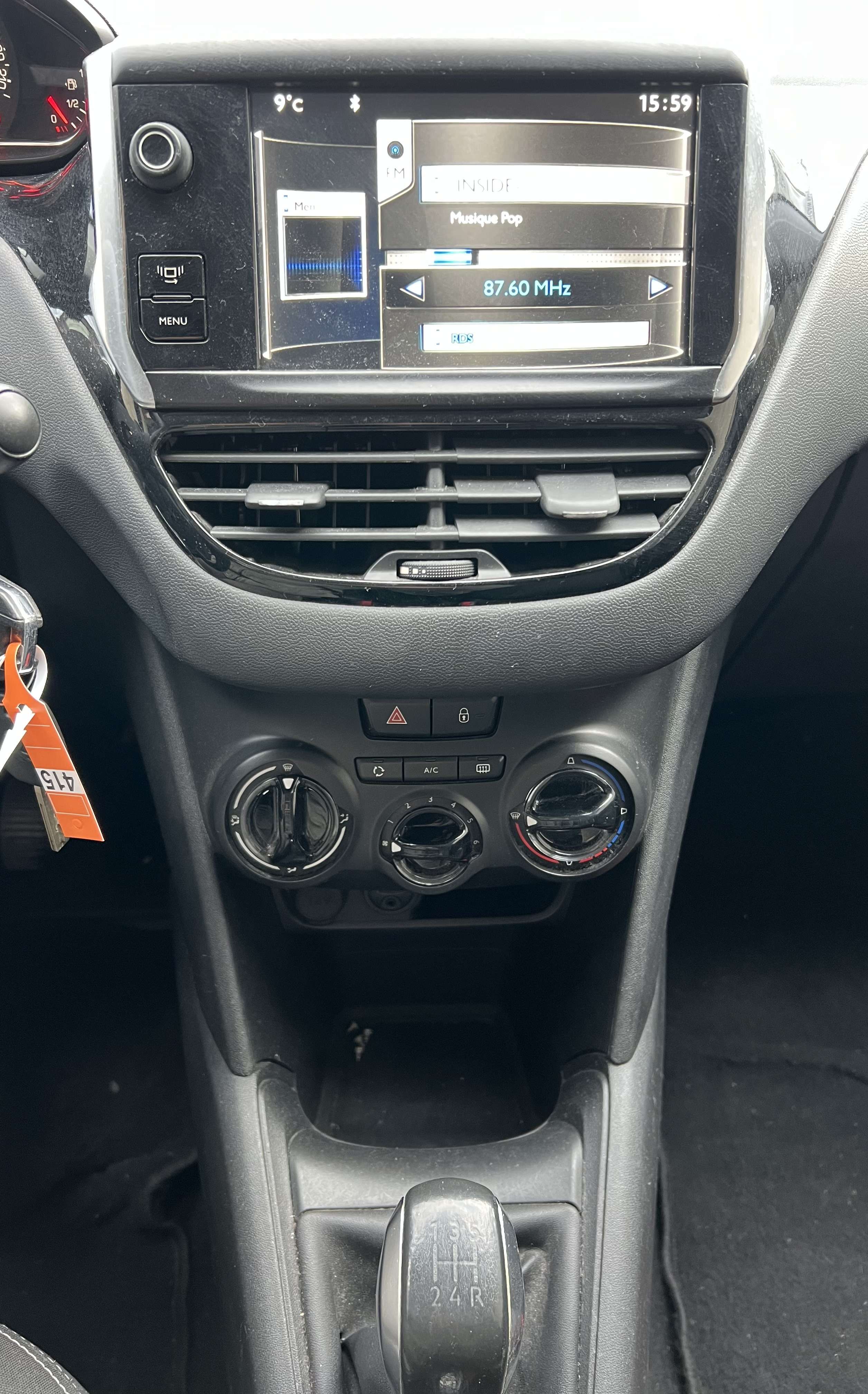 Peugeot 208 1.2i Style + CLIM + JANTE ALU + ÉCRAN