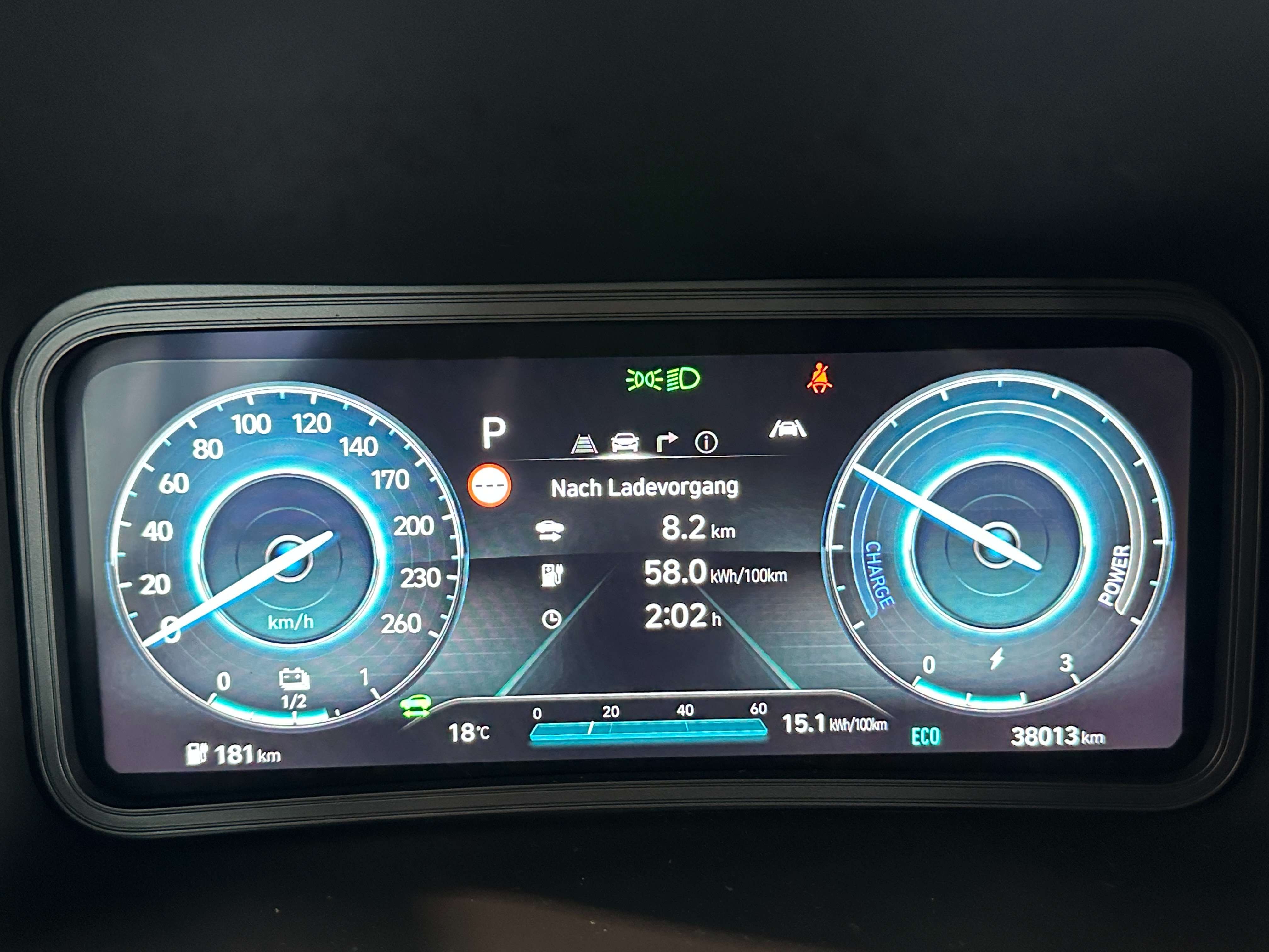 Hyundai KONA e-Kona 39.2 kWh Electric - Face lift mod 2022 / STUNTPRIJS 14662 + 21% BTW , GPS,CAMERA,