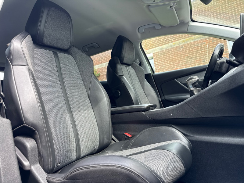 Peugeot 3008 HDI 130CH  ALLURE BUSINESS / GPS * CAMERA * LED * 1ERE MAIN