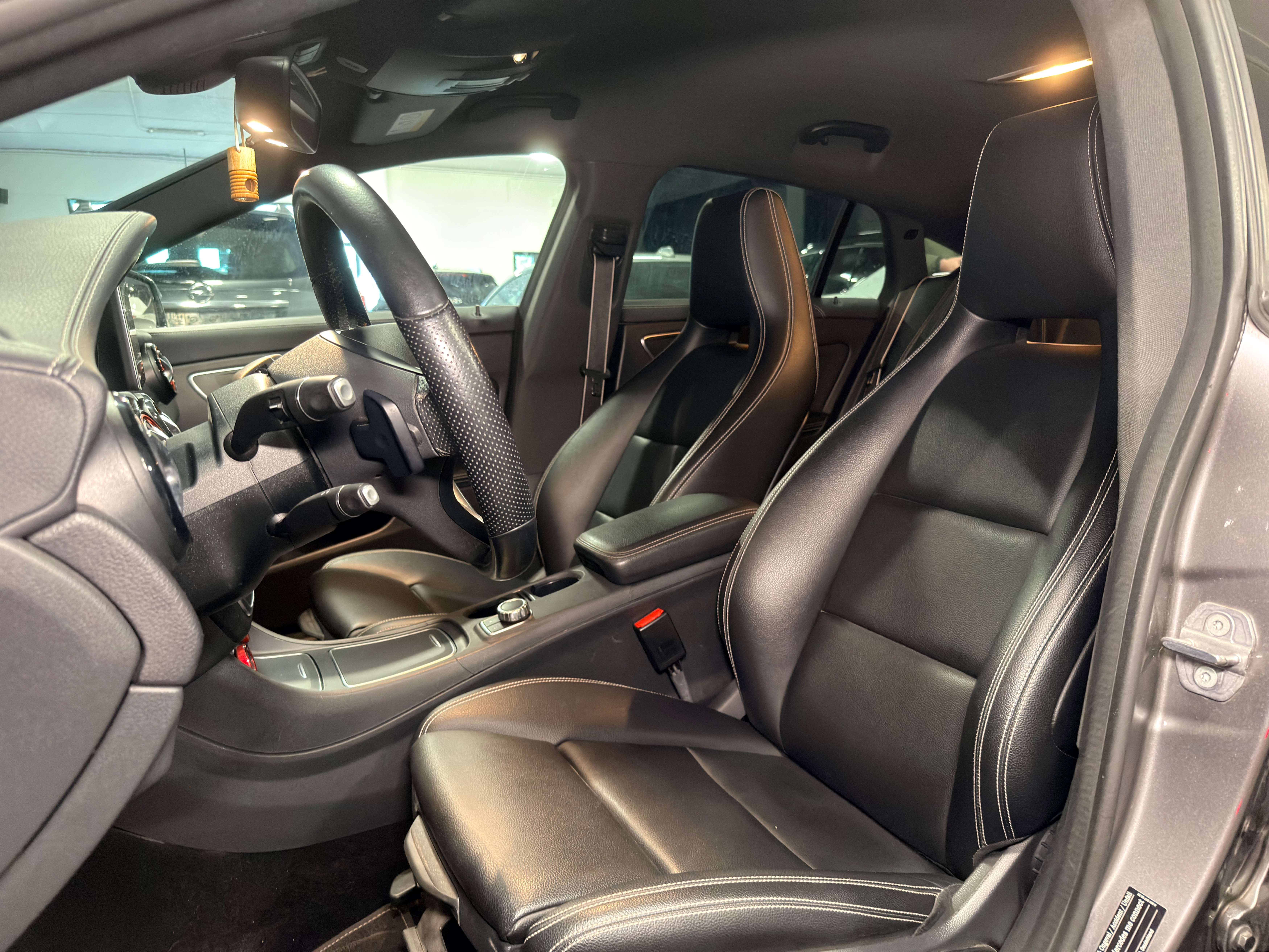 Mercedes-Benz CLA 200 d AMG — Cuir — Sièges chauffants — Caméra — Attelage