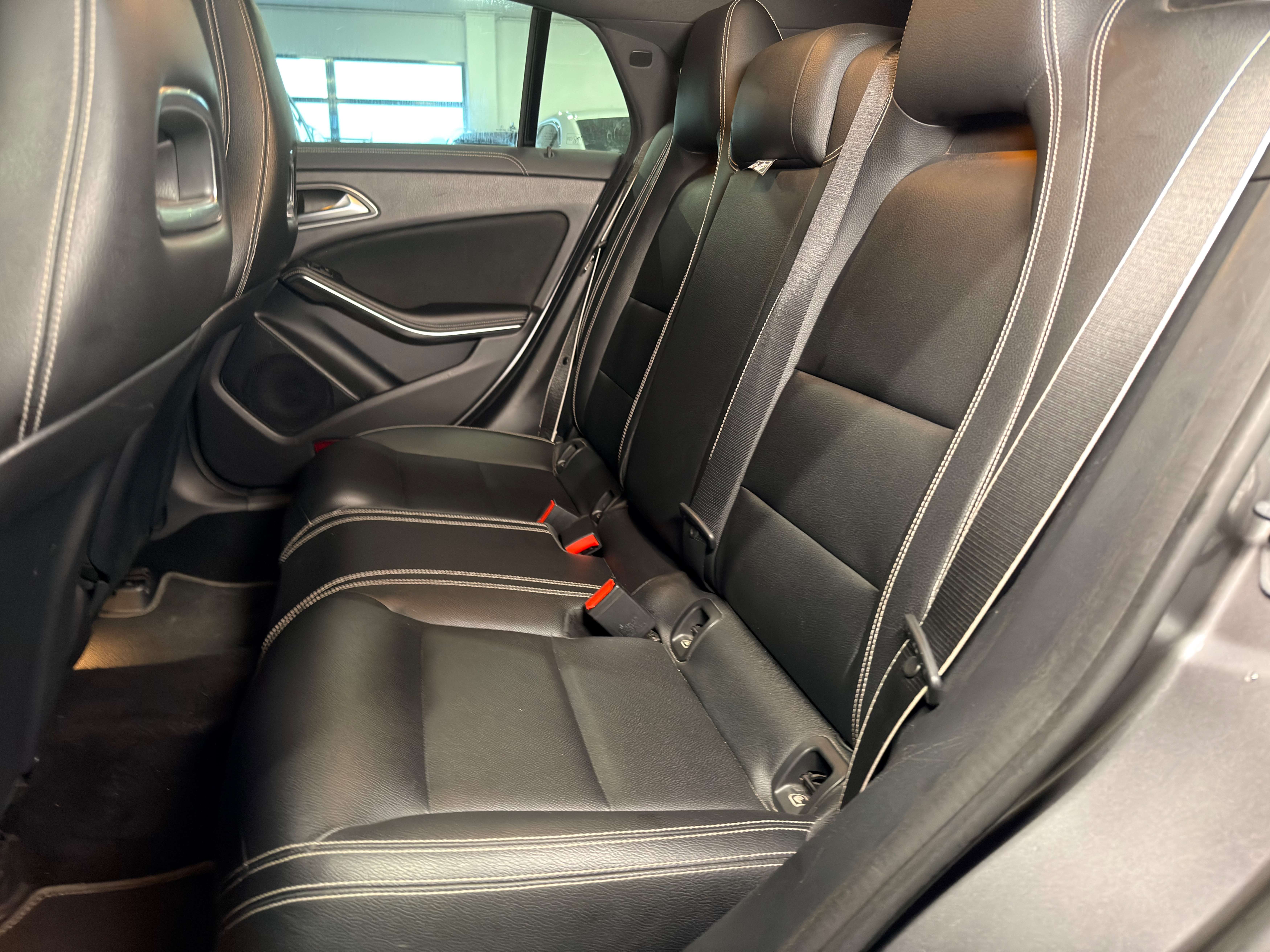Mercedes-Benz CLA 200 d AMG — Cuir — Sièges chauffants — Caméra — Attelage