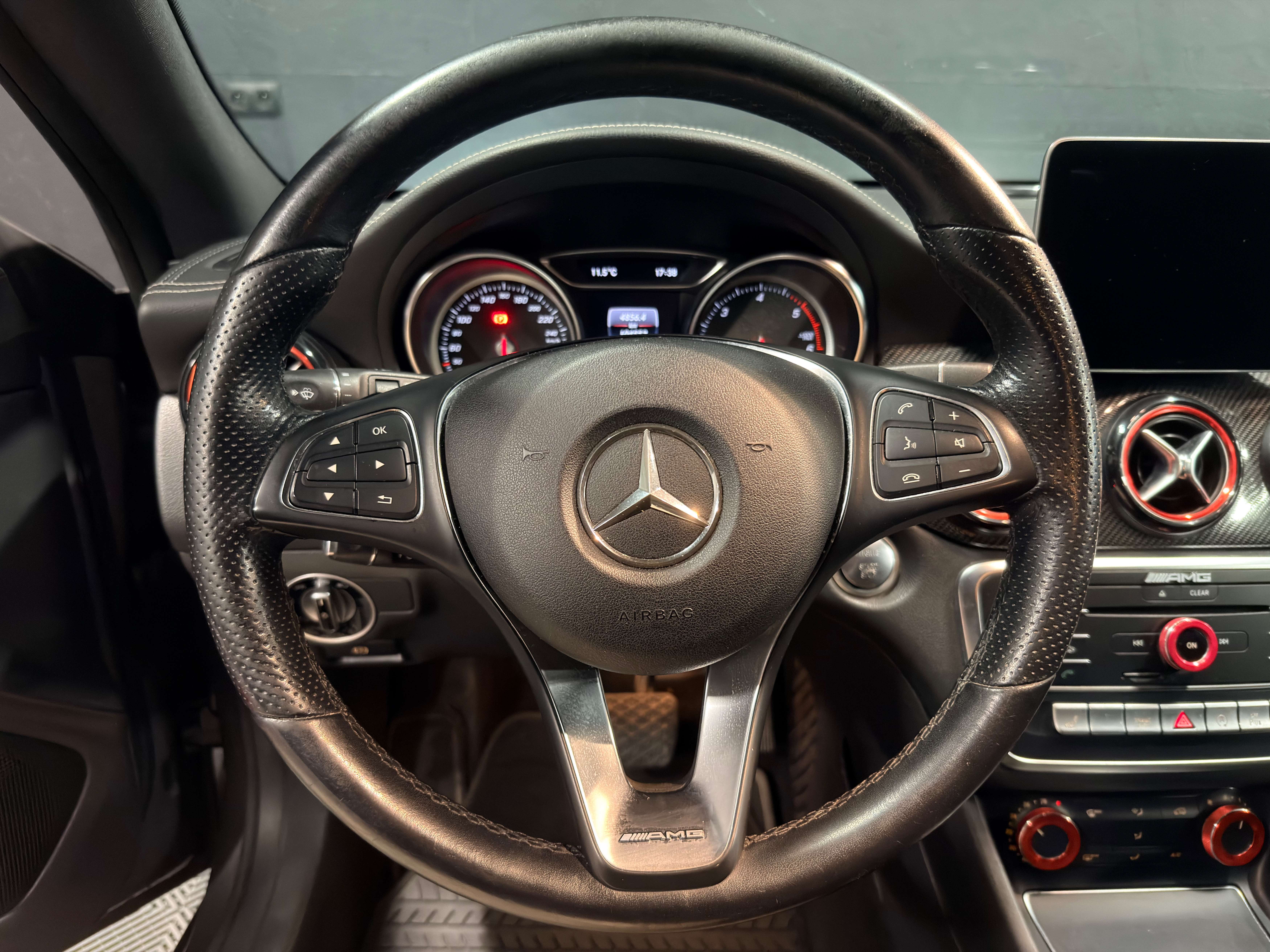 Mercedes-Benz CLA 200 d AMG — Cuir — Sièges chauffants — Caméra — Attelage