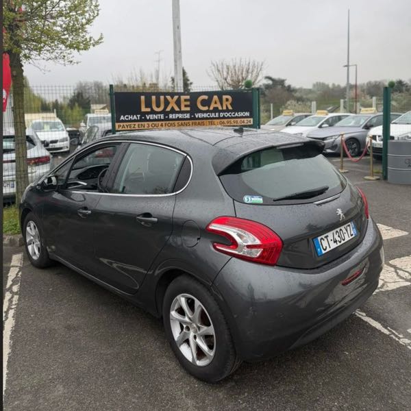 Peugeot 208 1.6 E-HDI 92 STYLE 5P