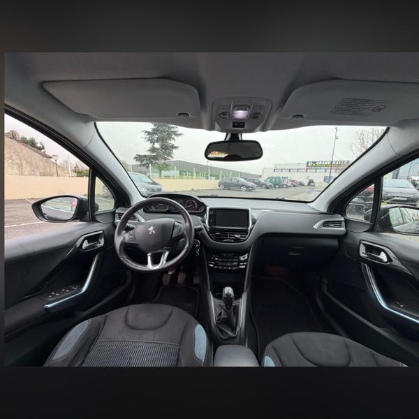 Peugeot 208 1.6 E-HDI 92 STYLE 5P