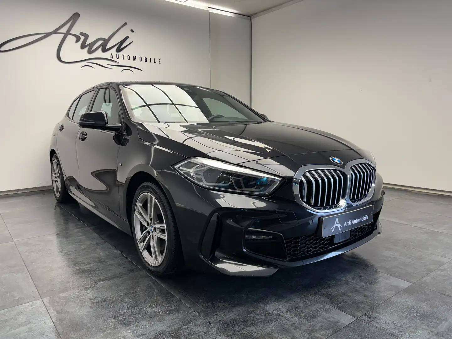 BMW 118 iA *PACK M*CARPLAY*SIEGE CHAUFF*CAMERA*LED*GARANTIE*