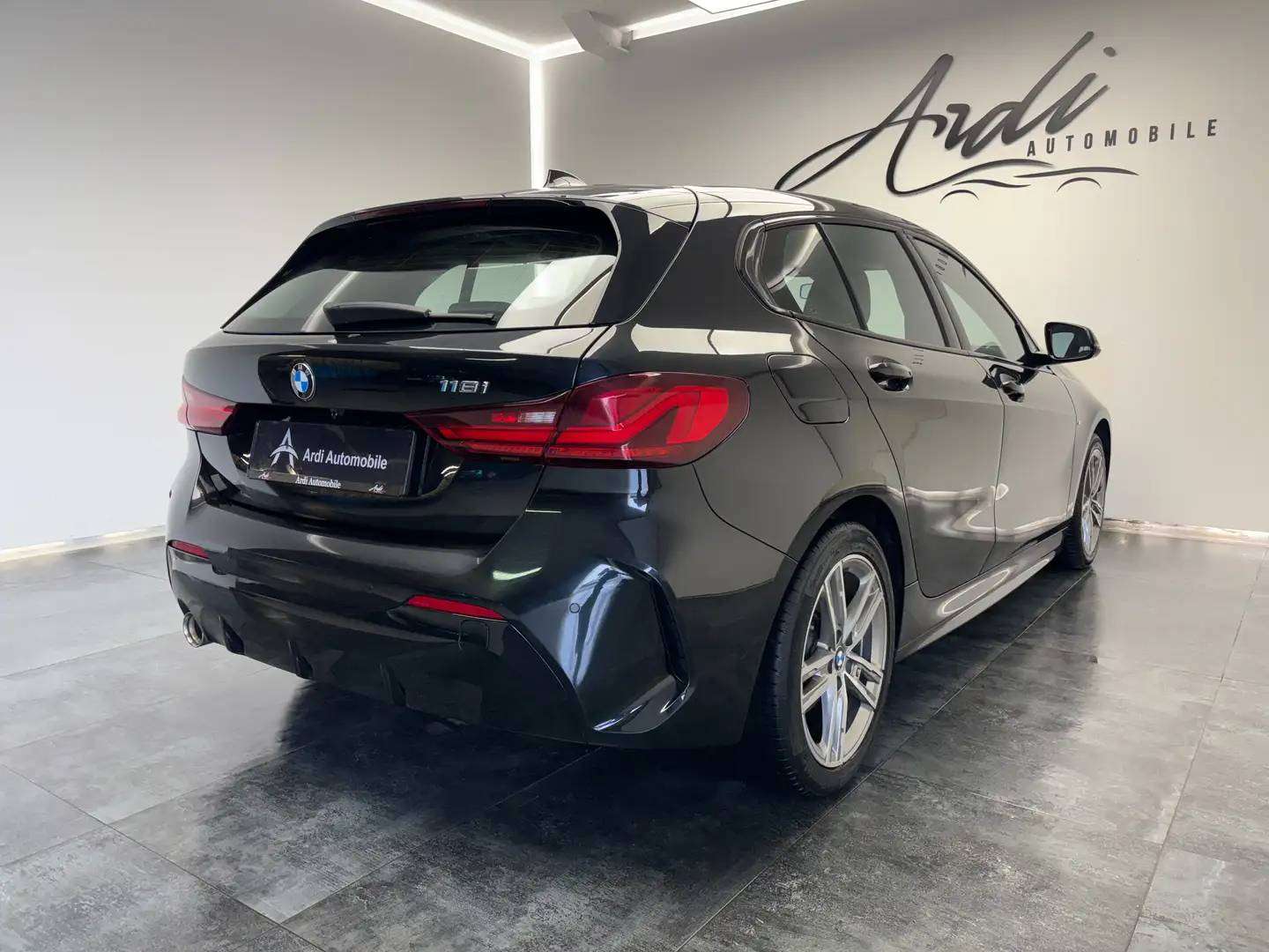 BMW 118 iA *PACK M*CARPLAY*SIEGE CHAUFF*CAMERA*LED*GARANTIE*