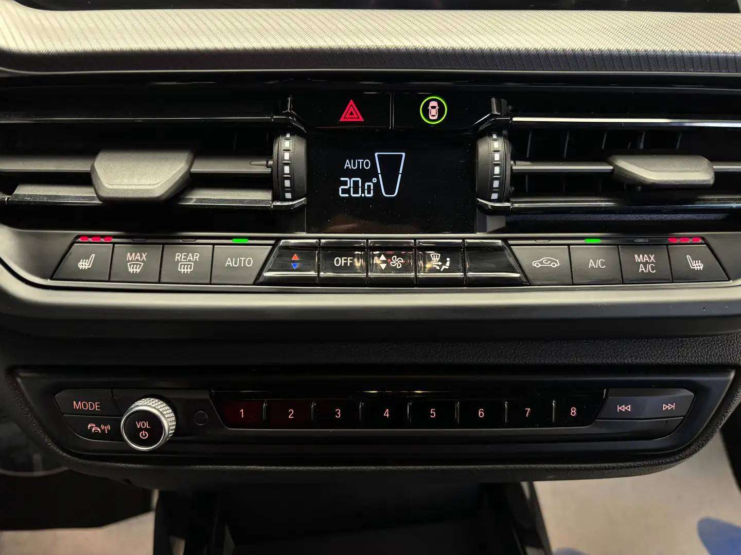 BMW 118 iA *PACK M*CARPLAY*SIEGE CHAUFF*CAMERA*LED*GARANTIE*