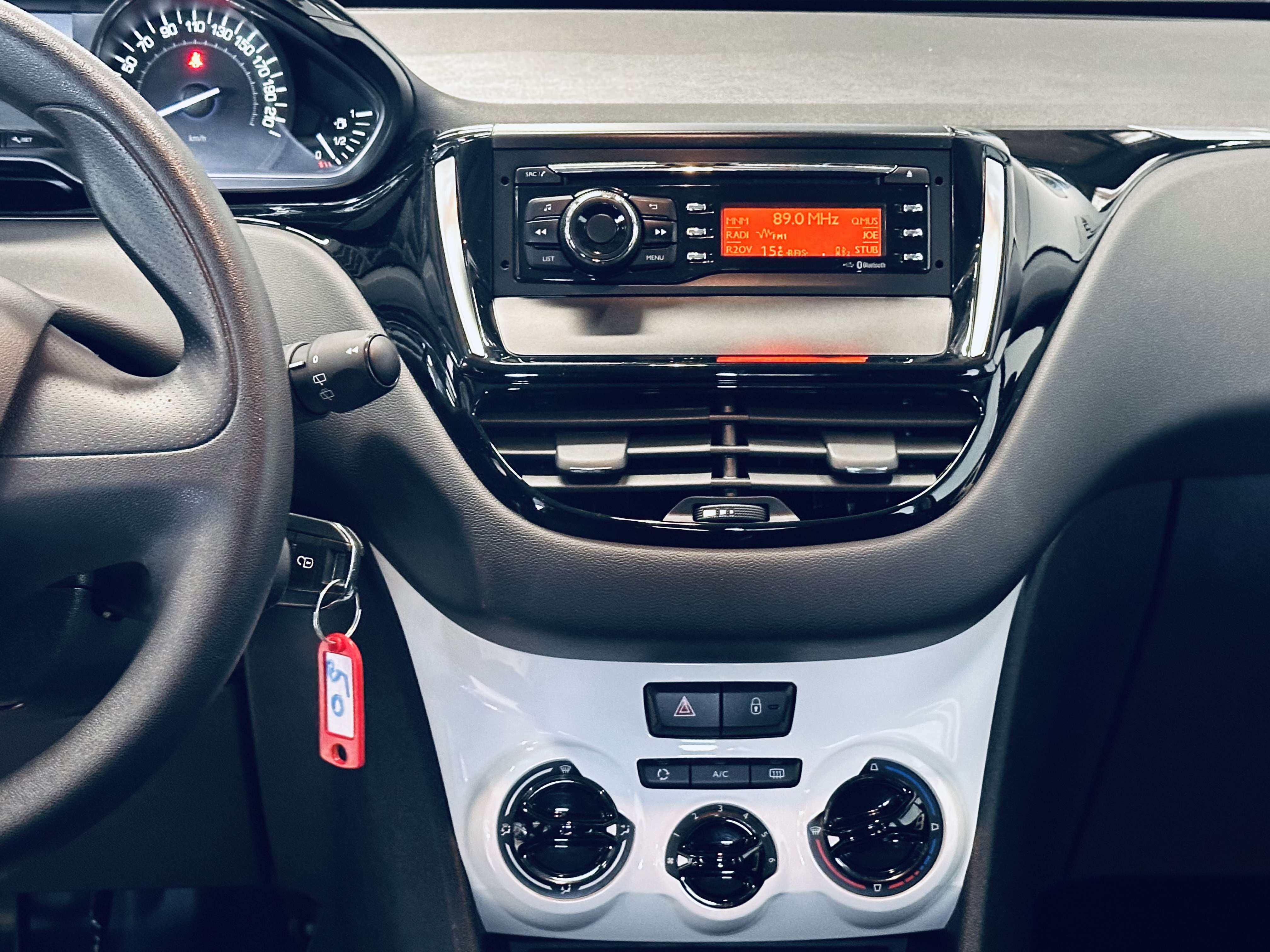 Peugeot 208 1.2i 88.120 km/CRUISE CONTROL/BLUETOOTH/GARANTIE/1ER PROPRIETAIRE/TRES PROPRE