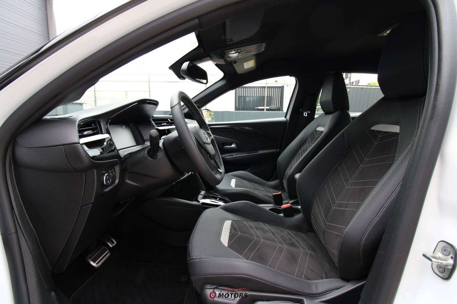Opel Corsa-e /LED/CAMERA/CARPLAY/LINE ASSIST/CRUISE CONTROLE/HEATED/MASSAGE