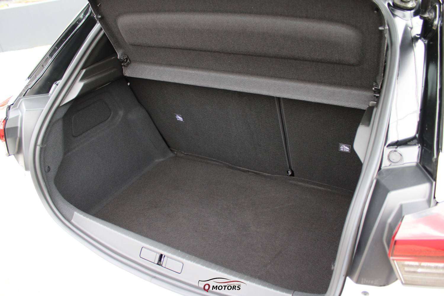 Opel Corsa-e /LED/CAMERA/CARPLAY/LINE ASSIST/CRUISE CONTROLE/HEATED/MASSAGE