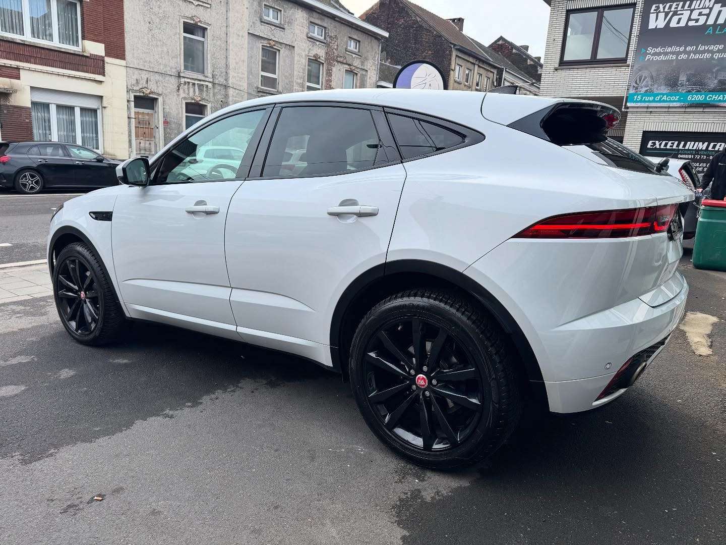 Jaguar E-Pace 2.0 D AWD R-Dynamic S Toit Pano Gps Jante Feux Led Cuir Camera Volant Chauf  Tres Propre Carnet Garantie