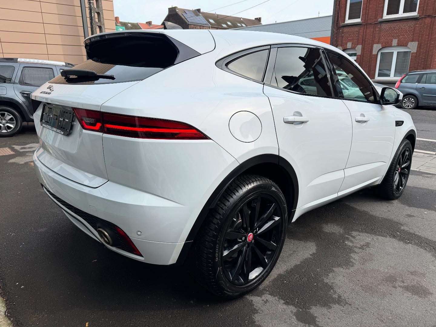 Jaguar E-Pace 2.0 D AWD R-Dynamic S Toit Pano Gps Jante Feux Led Cuir Camera Volant Chauf  Tres Propre Carnet Garantie