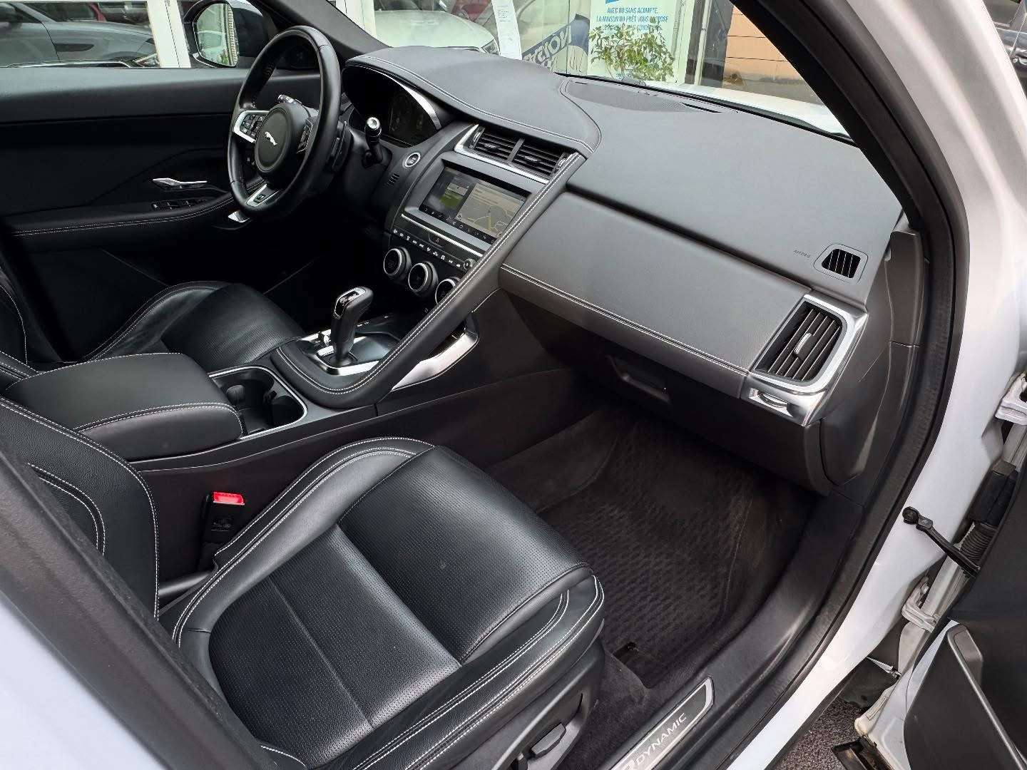 Jaguar E-Pace 2.0 D AWD R-Dynamic S Toit Pano Gps Jante Feux Led Cuir Camera Volant Chauf  Tres Propre Carnet Garantie