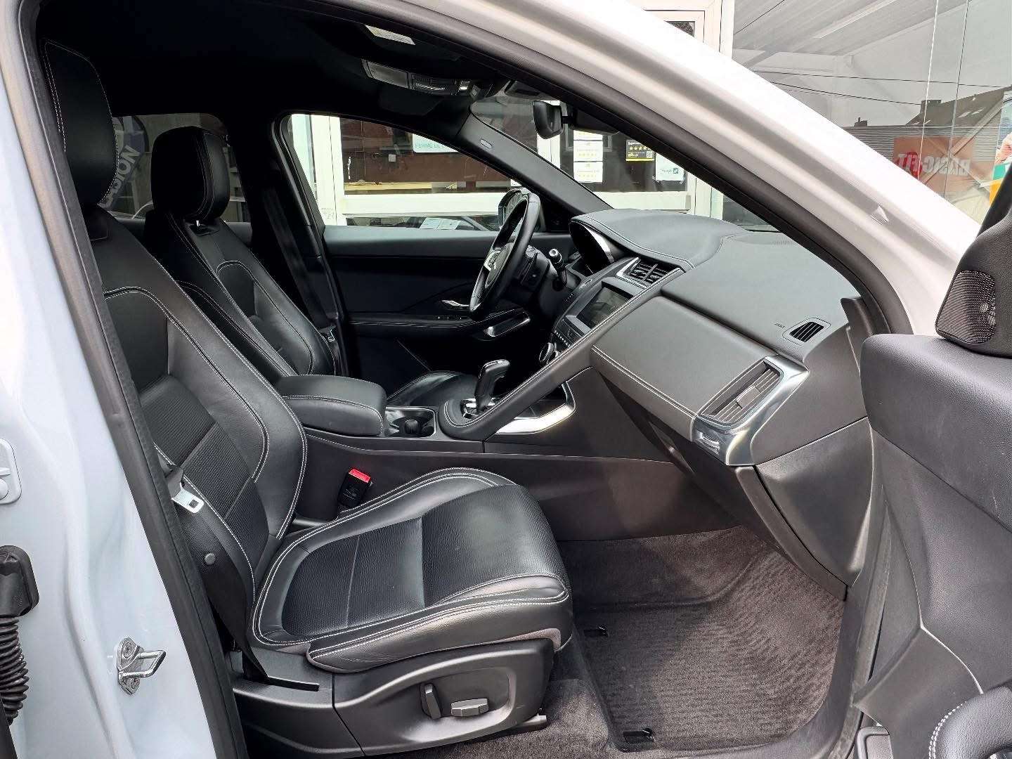 Jaguar E-Pace 2.0 D AWD R-Dynamic S Toit Pano Gps Jante Feux Led Cuir Camera Volant Chauf  Tres Propre Carnet Garantie