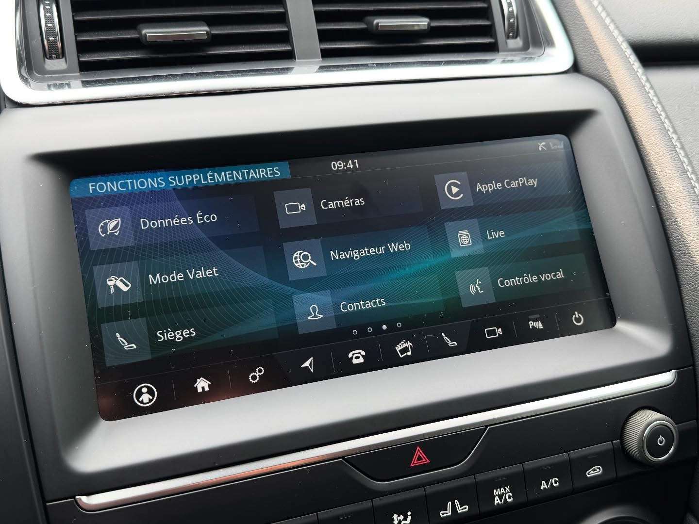 Jaguar E-Pace 2.0 D AWD R-Dynamic S Toit Pano Gps Jante Feux Led Cuir Camera Volant Chauf  Tres Propre Carnet Garantie