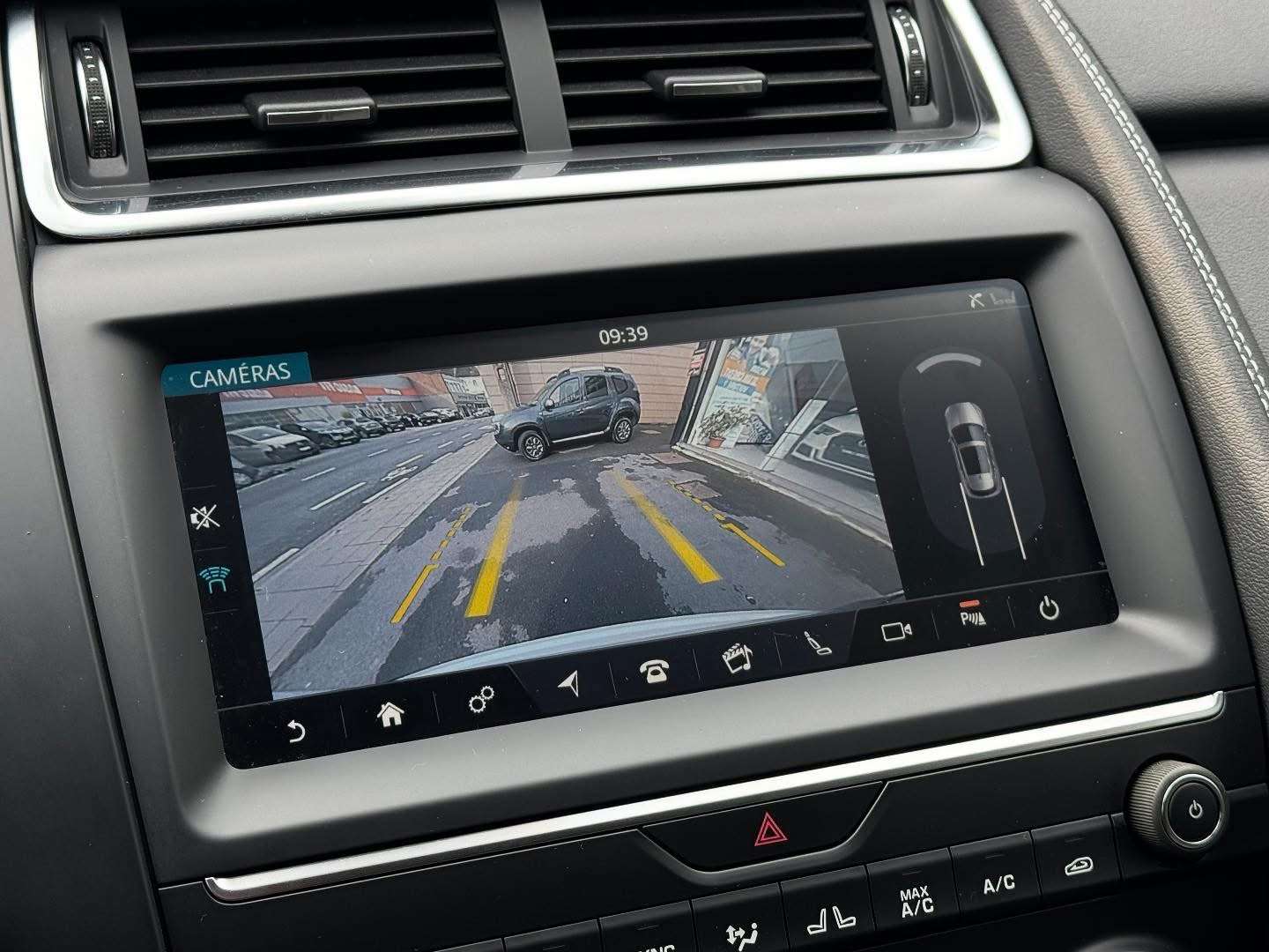 Jaguar E-Pace 2.0 D AWD R-Dynamic S Toit Pano Gps Jante Feux Led Cuir Camera Volant Chauf  Tres Propre Carnet Garantie