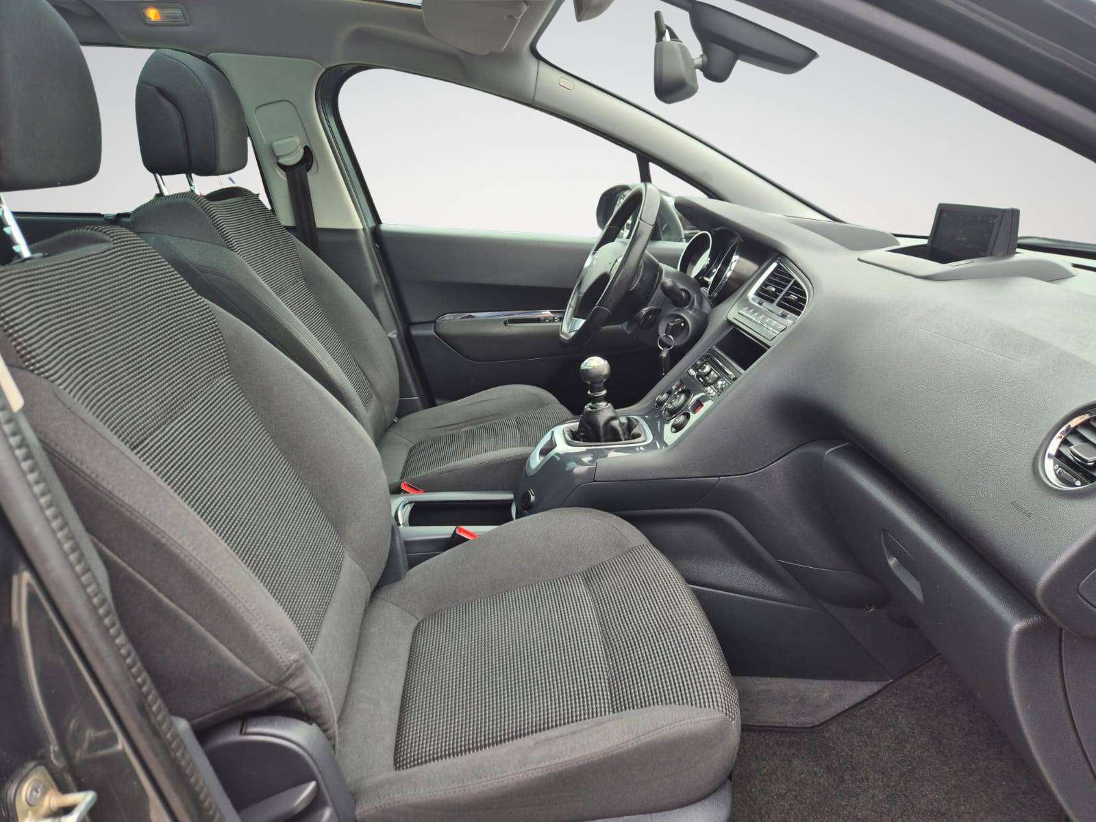 Peugeot 5008 1.6 BlueHDi Active//GPS//CLIM//USB/PRETE A IMMATRICULER