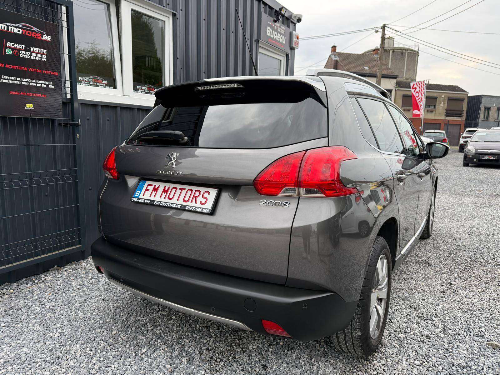 Peugeot 2008 2008 1.2i Allure S / 1e Main / Park Assist / GPS / Entretien + CT OK + Garantie 1 an