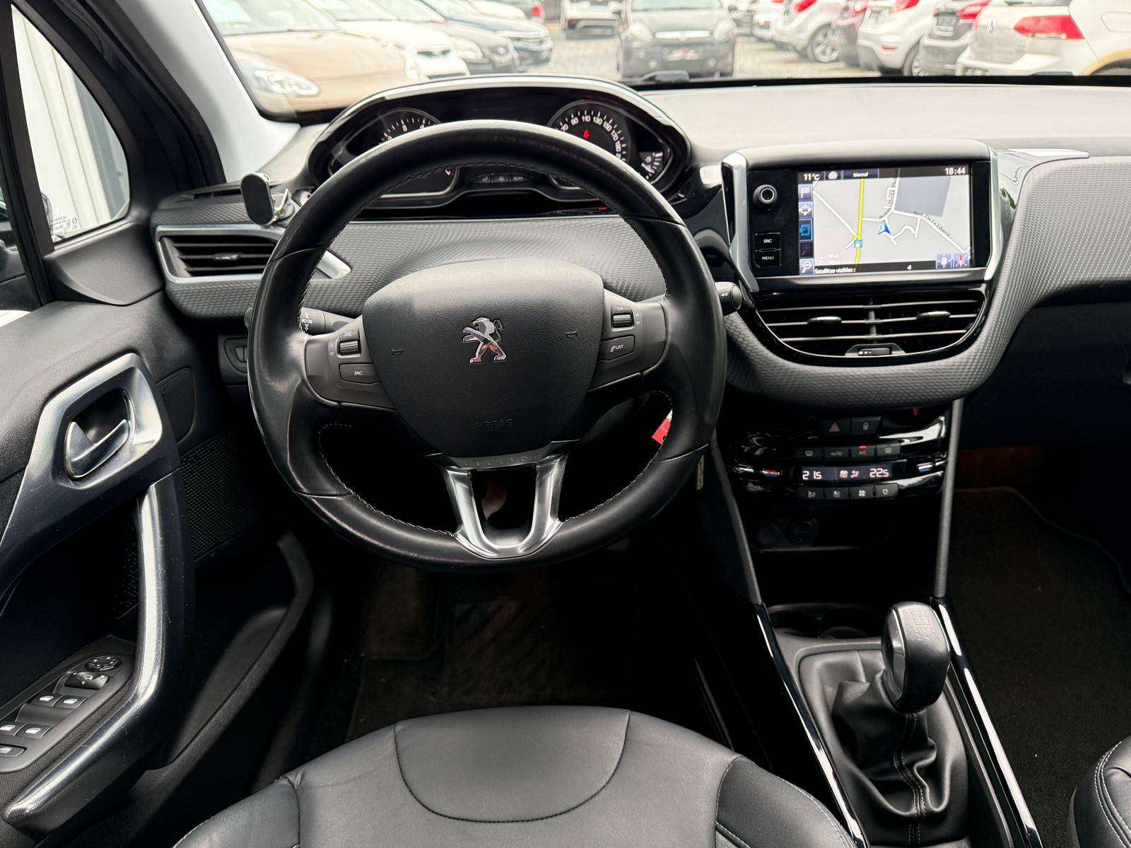 Peugeot 2008 2008 1.2i Allure S / 1e Main / Park Assist / GPS / Entretien + CT OK + Garantie 1 an