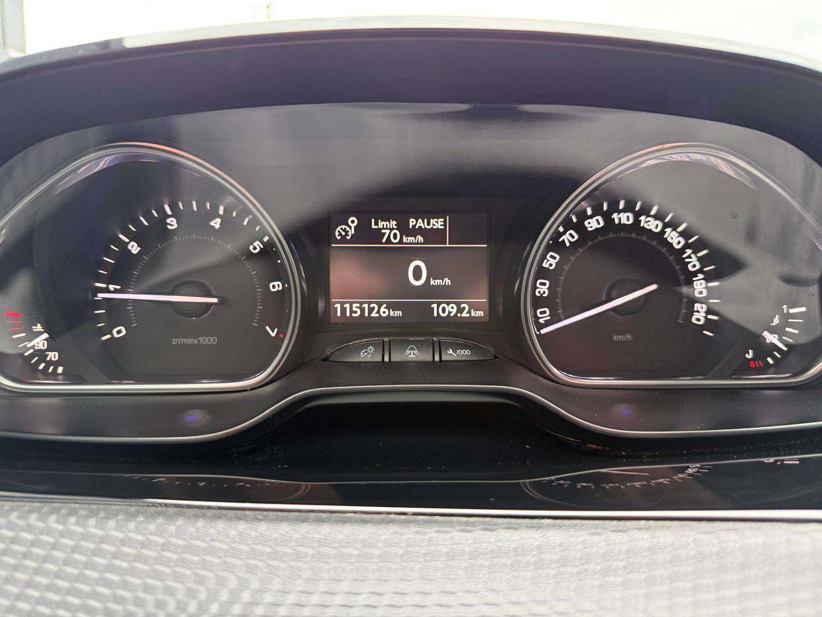 Peugeot 2008 2008 1.2i Allure S / 1e Main / Park Assist / GPS / Entretien + CT OK + Garantie 1 an
