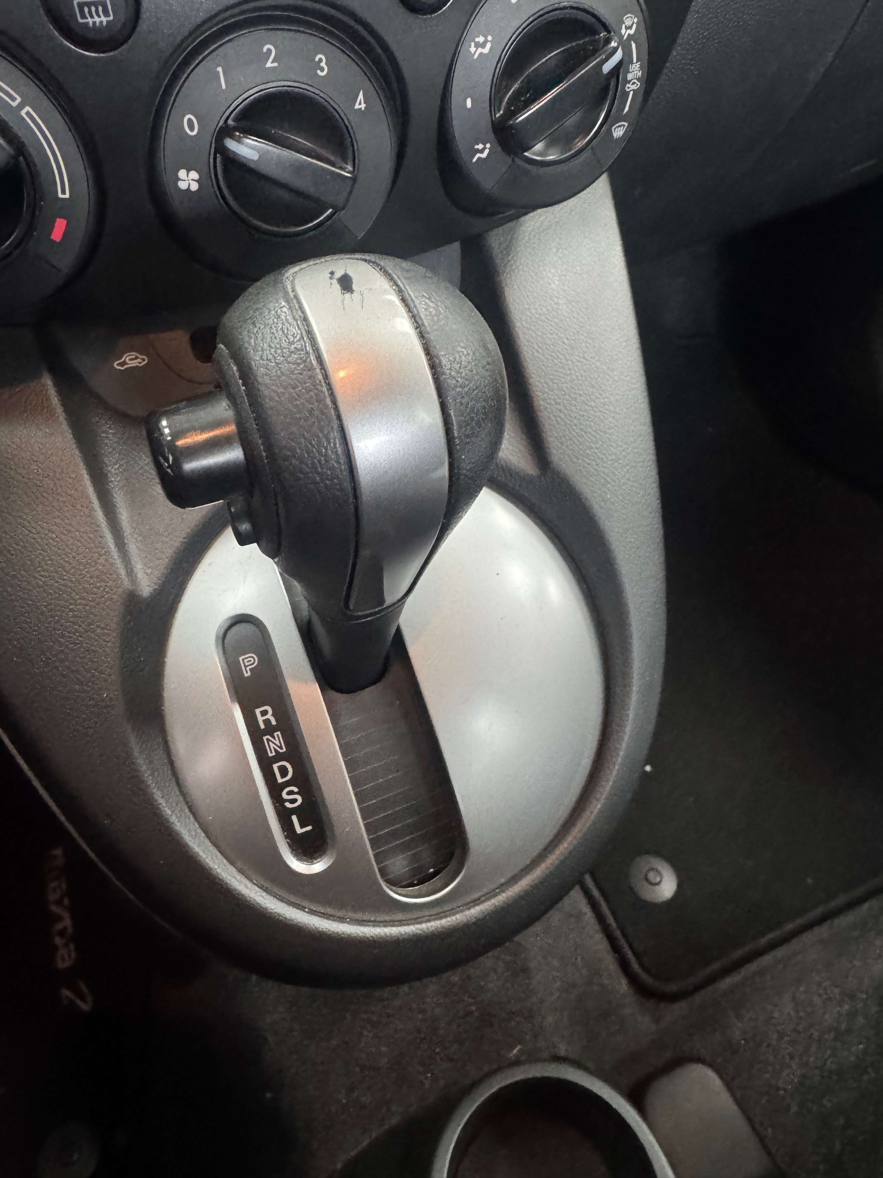 Mazda 2 1.4i 16v  garantie 1 an ‼️