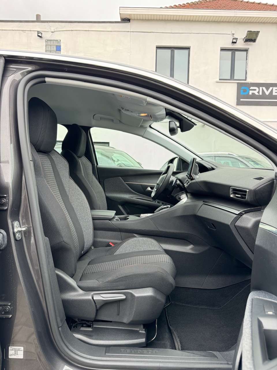 Peugeot 3008 1.2i Benzine - CarPlay - Camera ** 1 JAAR GARANTIE ** !!