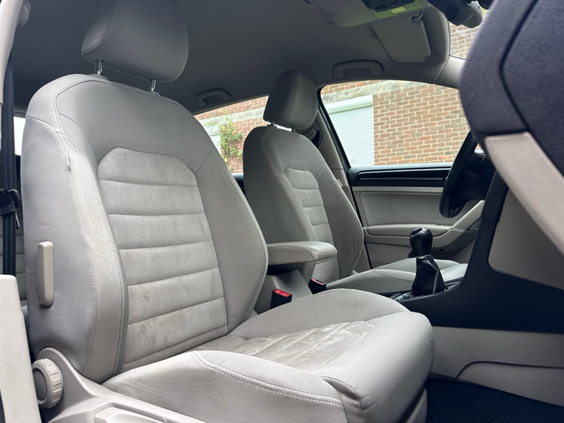 Volkswagen GOLF VII 1.6 TDI 105CH CARAT 5P * 145.000KM * CUIR * GPS * JANTES