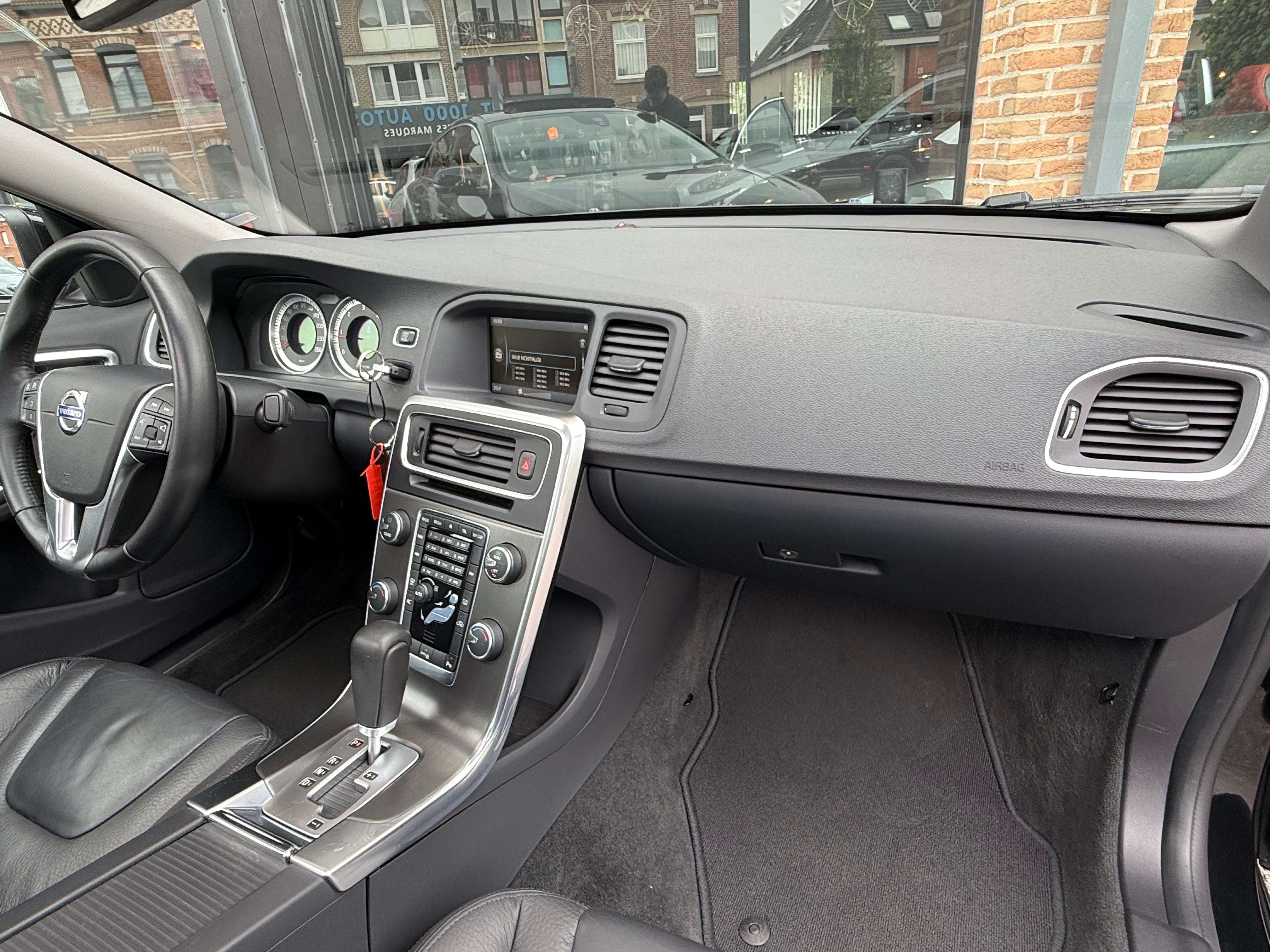 Volvo S60 2.0 D3 Start/Stop Geartronic I cuir I Pano I Full carnet I 1er main I Carnet