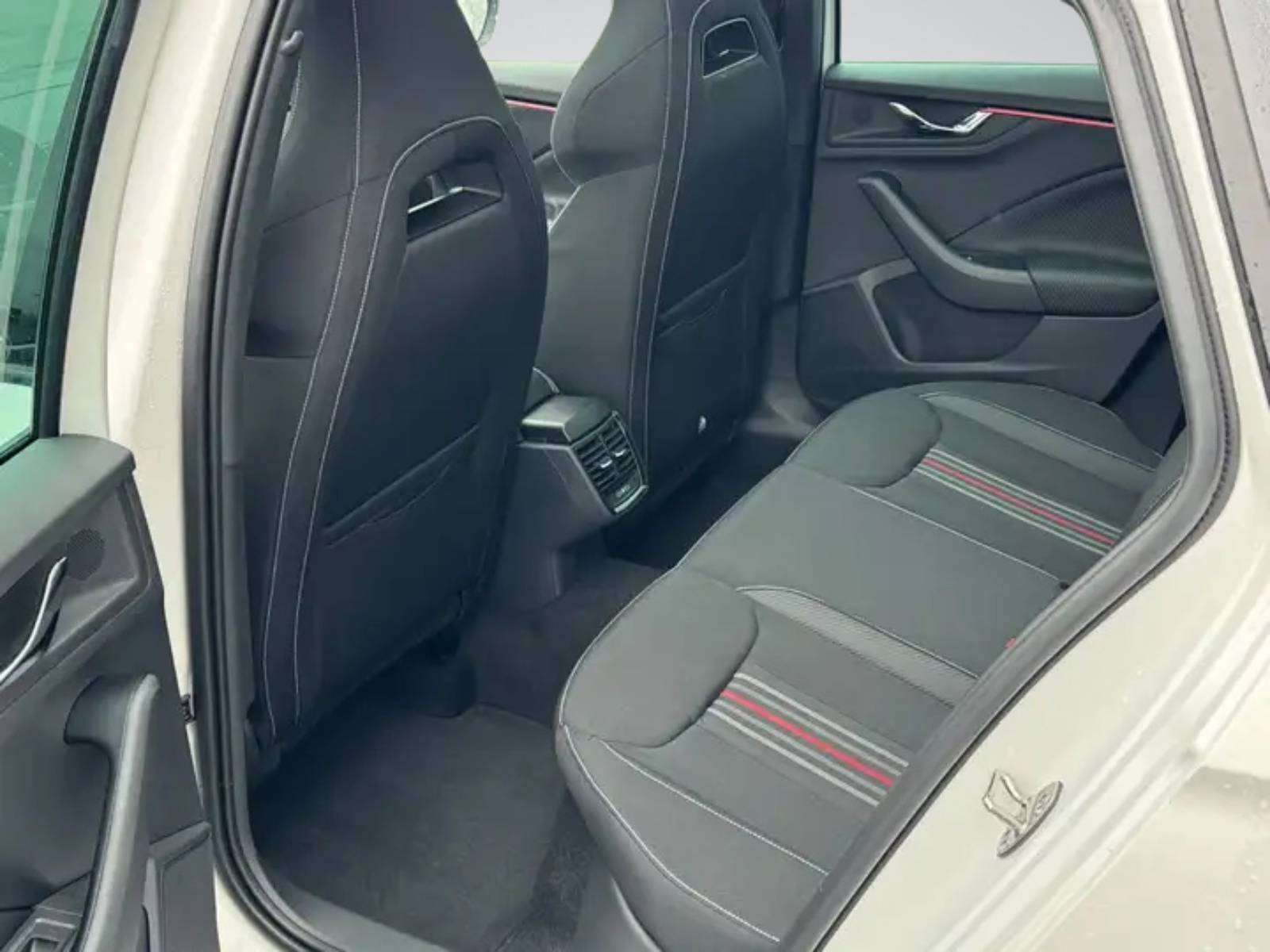 Skoda Kamiq 1.0 TSI Monte Carlo DSG //VEHICULE NEUF//TOIT PANO
