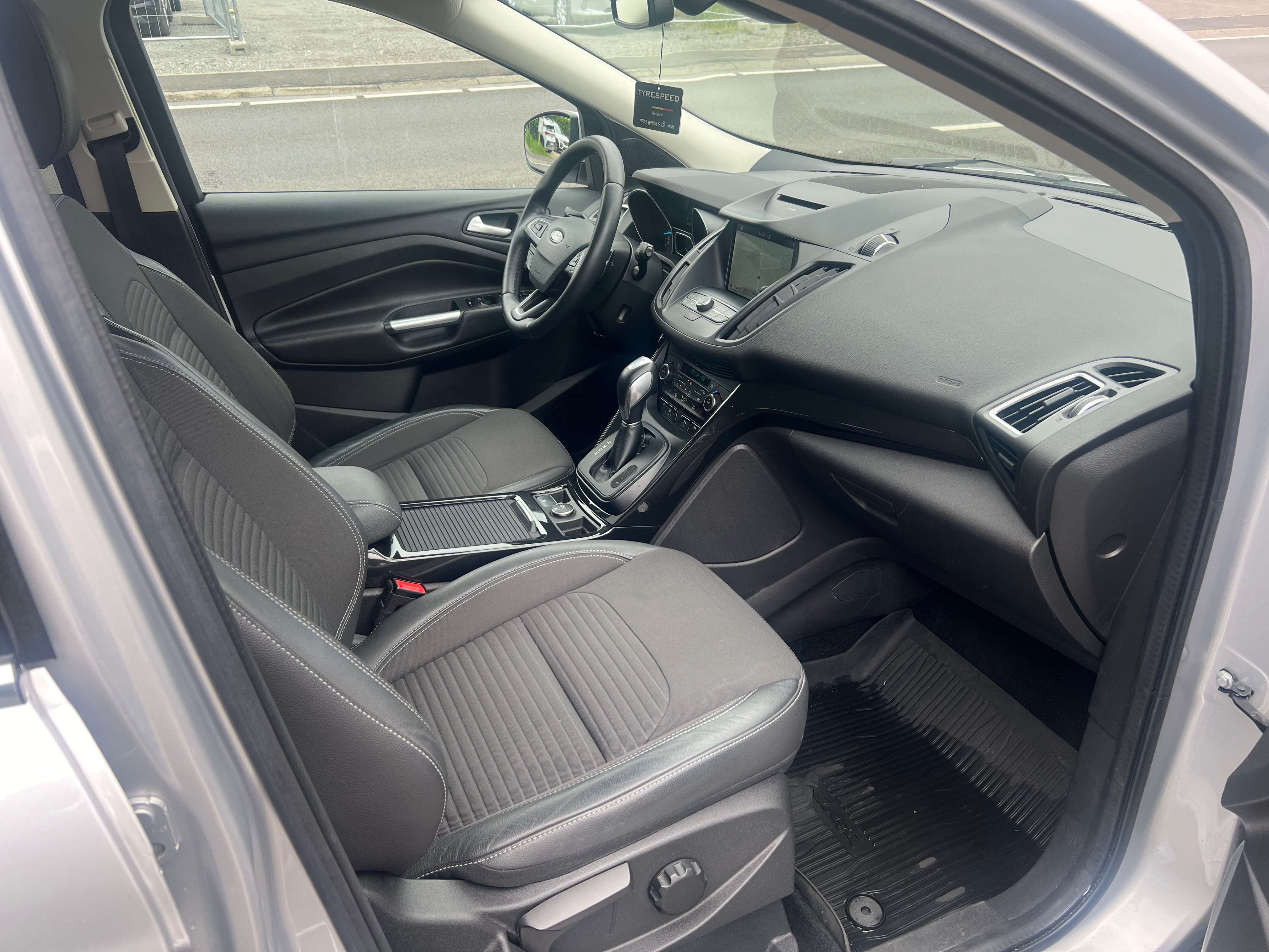 Ford Kuga 1.5 EcoBoost AWD ST Line !!!49.000kms!!! AUTOMATIQUE GPS CAMÉRA FULL GARANTIE CREDTIT 100%