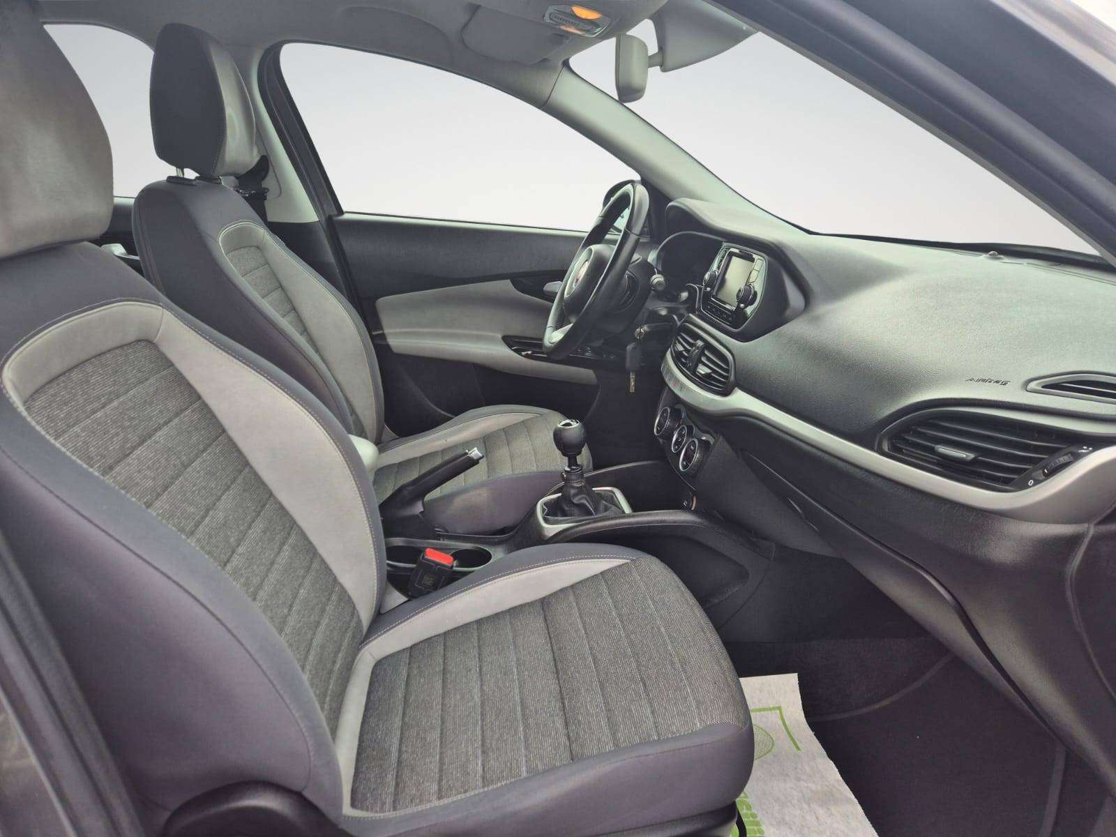 Fiat Tipo 1.6 MultiJet Easy Business / Camera / Navigation / Prêt à Immatriculer