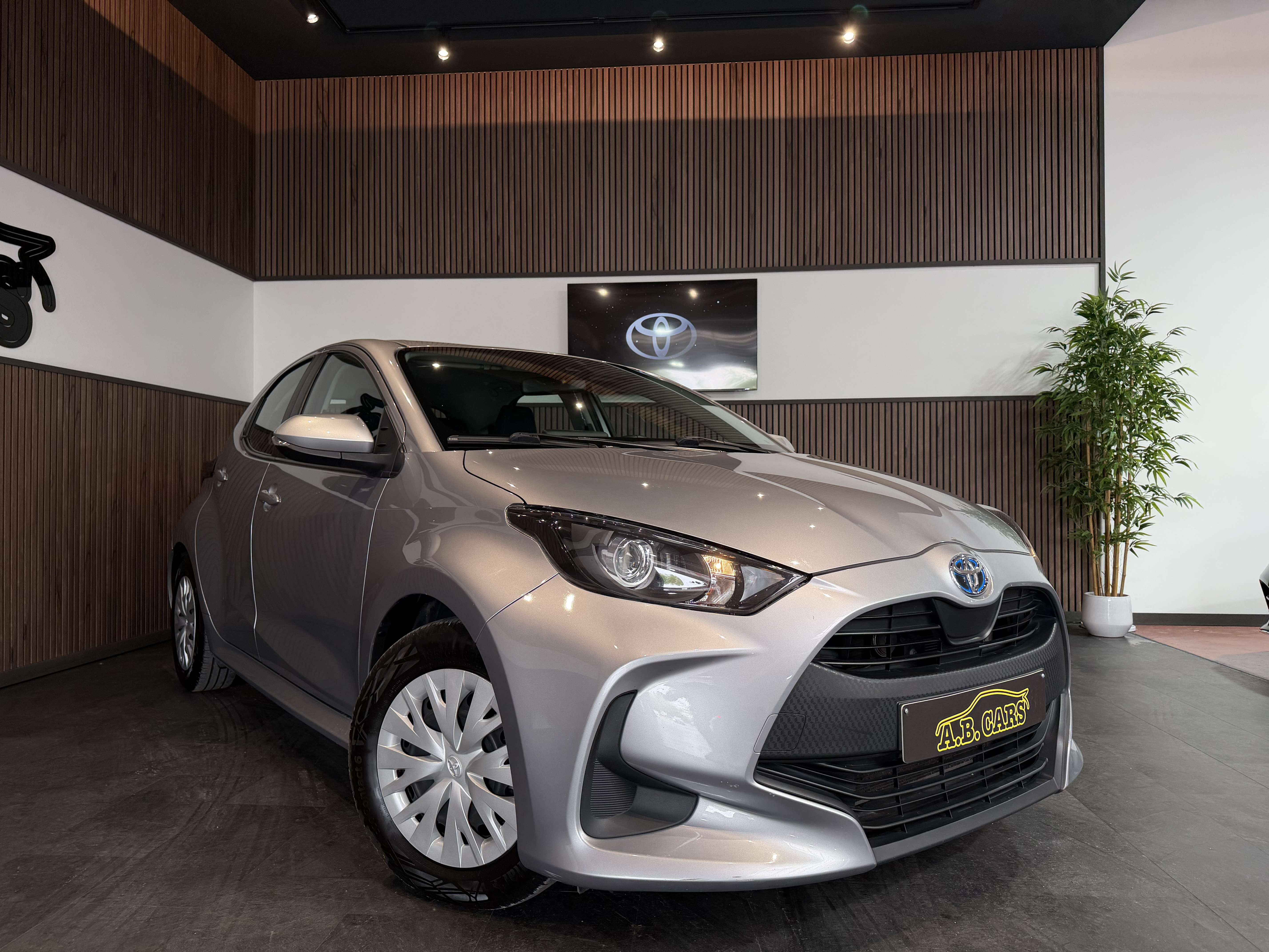 Toyota Yaris HYBRIDE - 1.5i VVT-iE - AUTOMATIQUE - GARANTIE 12M