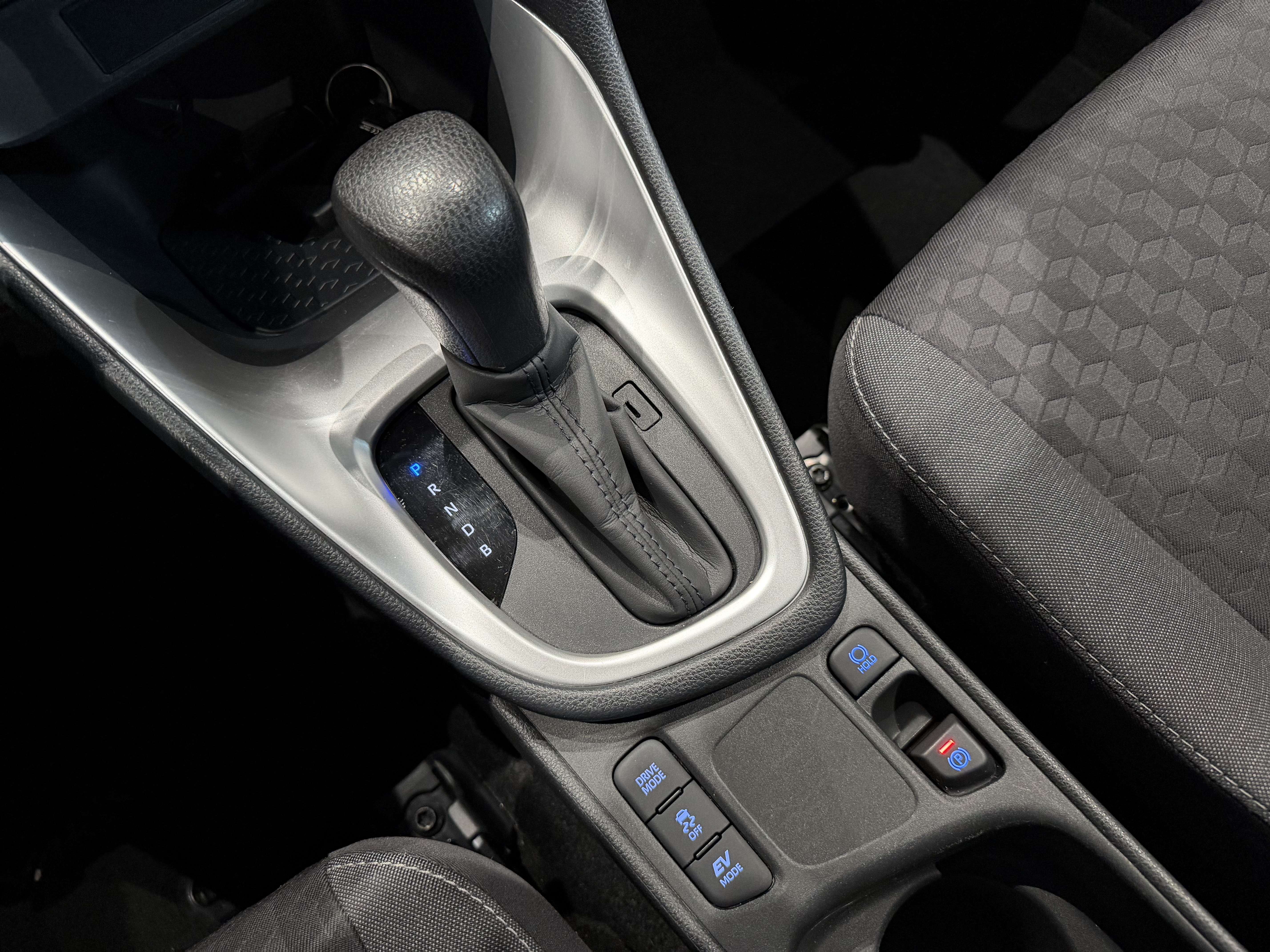 Toyota Yaris HYBRIDE - 1.5i VVT-iE - AUTOMATIQUE - GARANTIE 12M