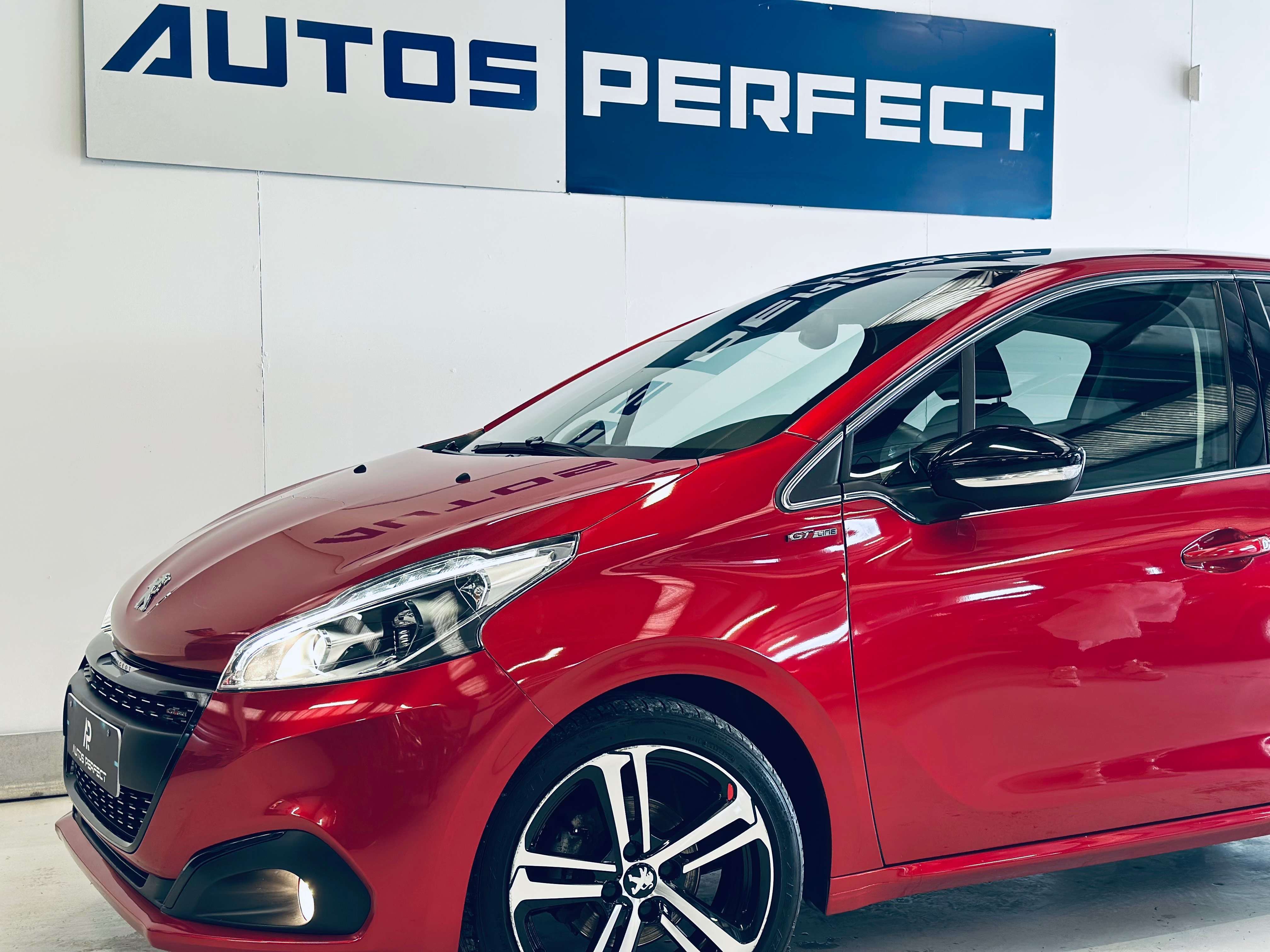 Peugeot 208 1.2 GT Line BOITE AUTO TOIT PANO CAMERA PDC