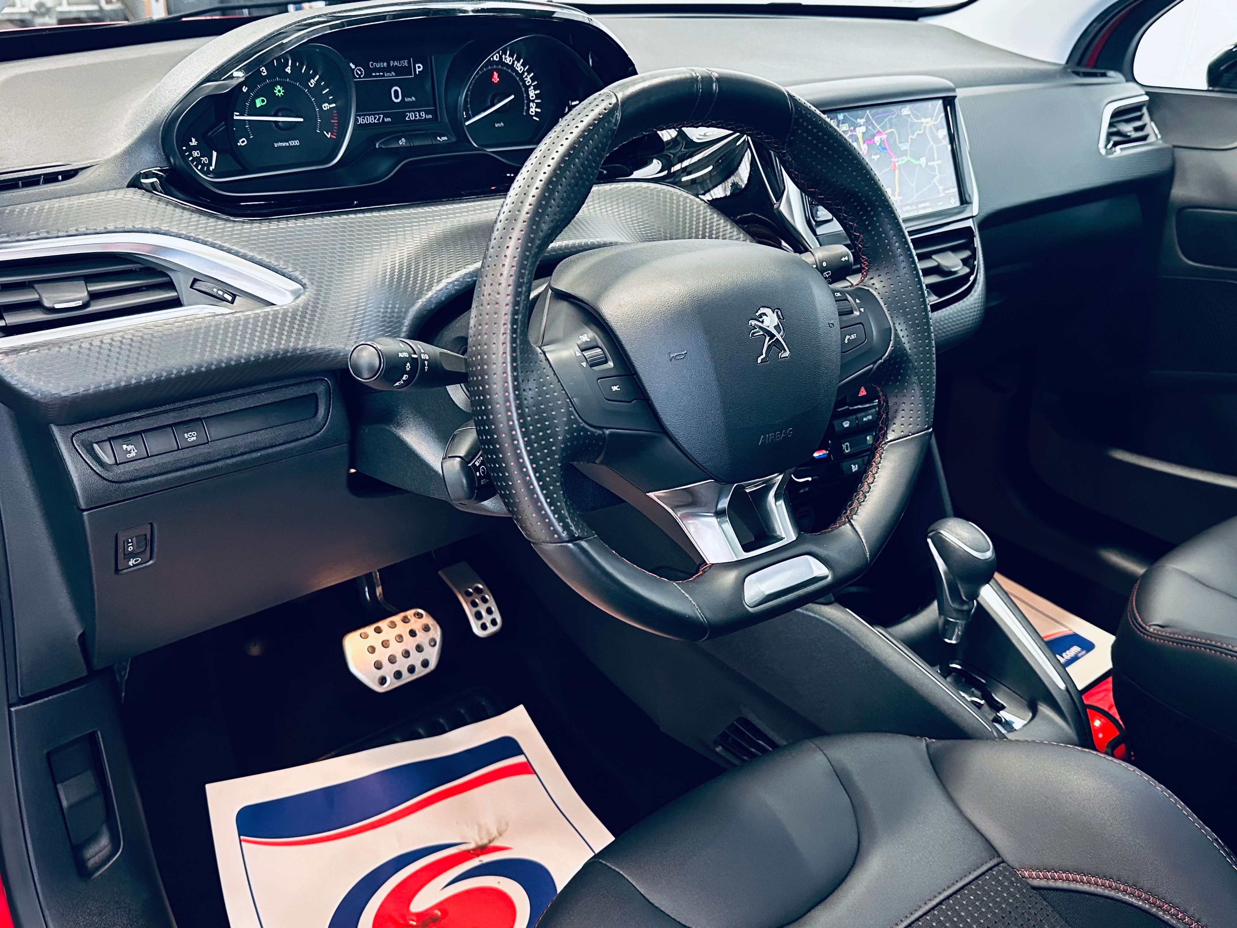 Peugeot 208 1.2 GT Line BOITE AUTO TOIT PANO CAMERA PDC