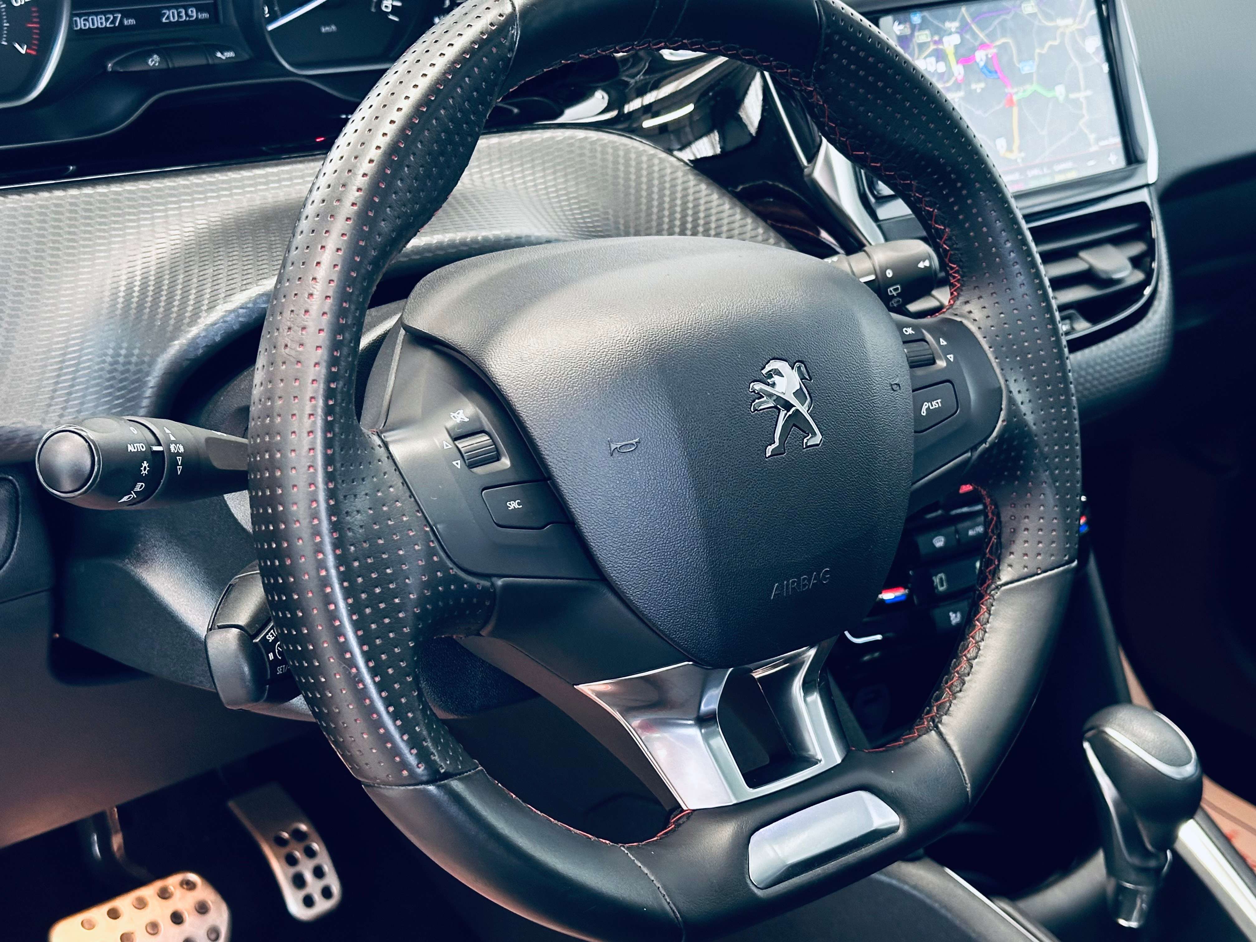 Peugeot 208 1.2 GT Line BOITE AUTO TOIT PANO CAMERA PDC