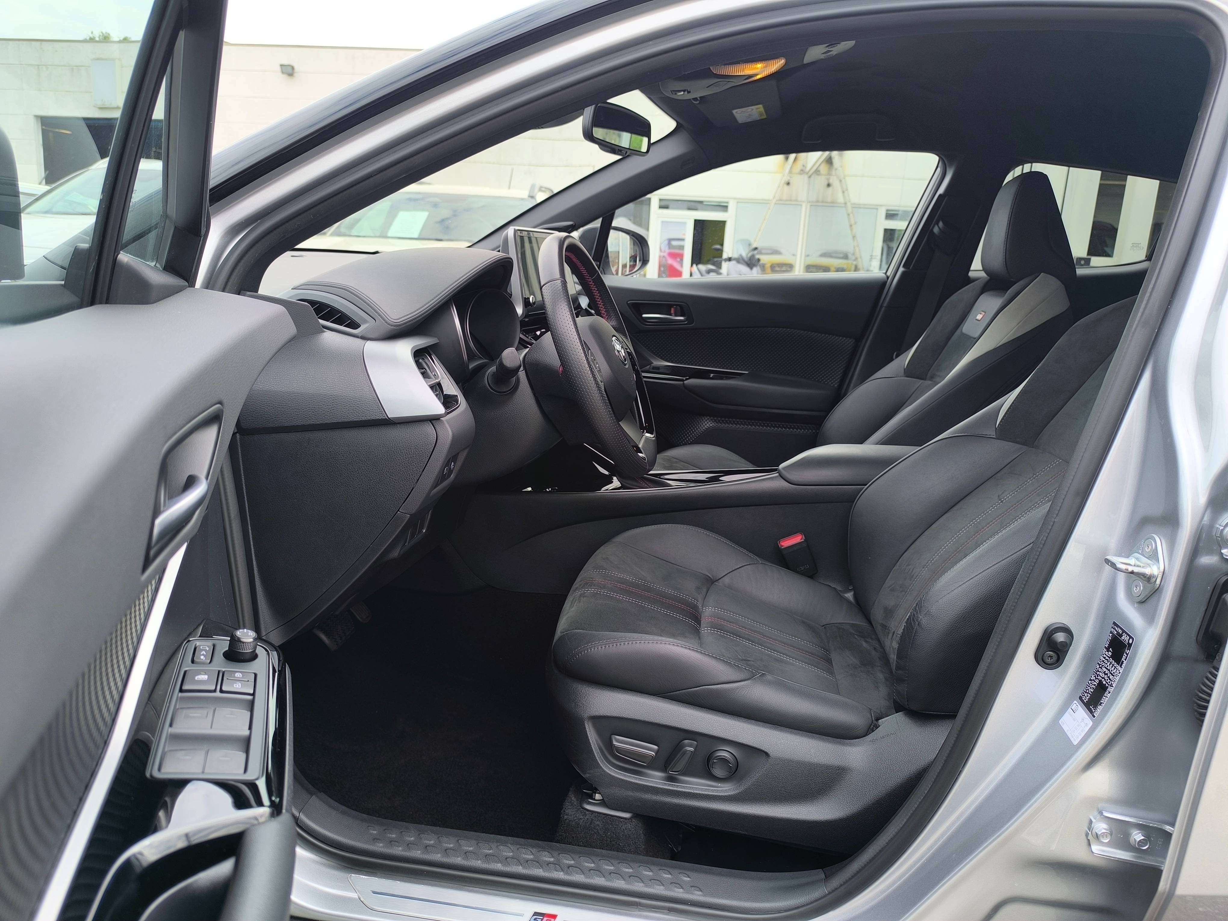 Toyota C-HR Hybrid 2.0 i VVT-i GR Sport E-CVT 152CV GPS  SONO