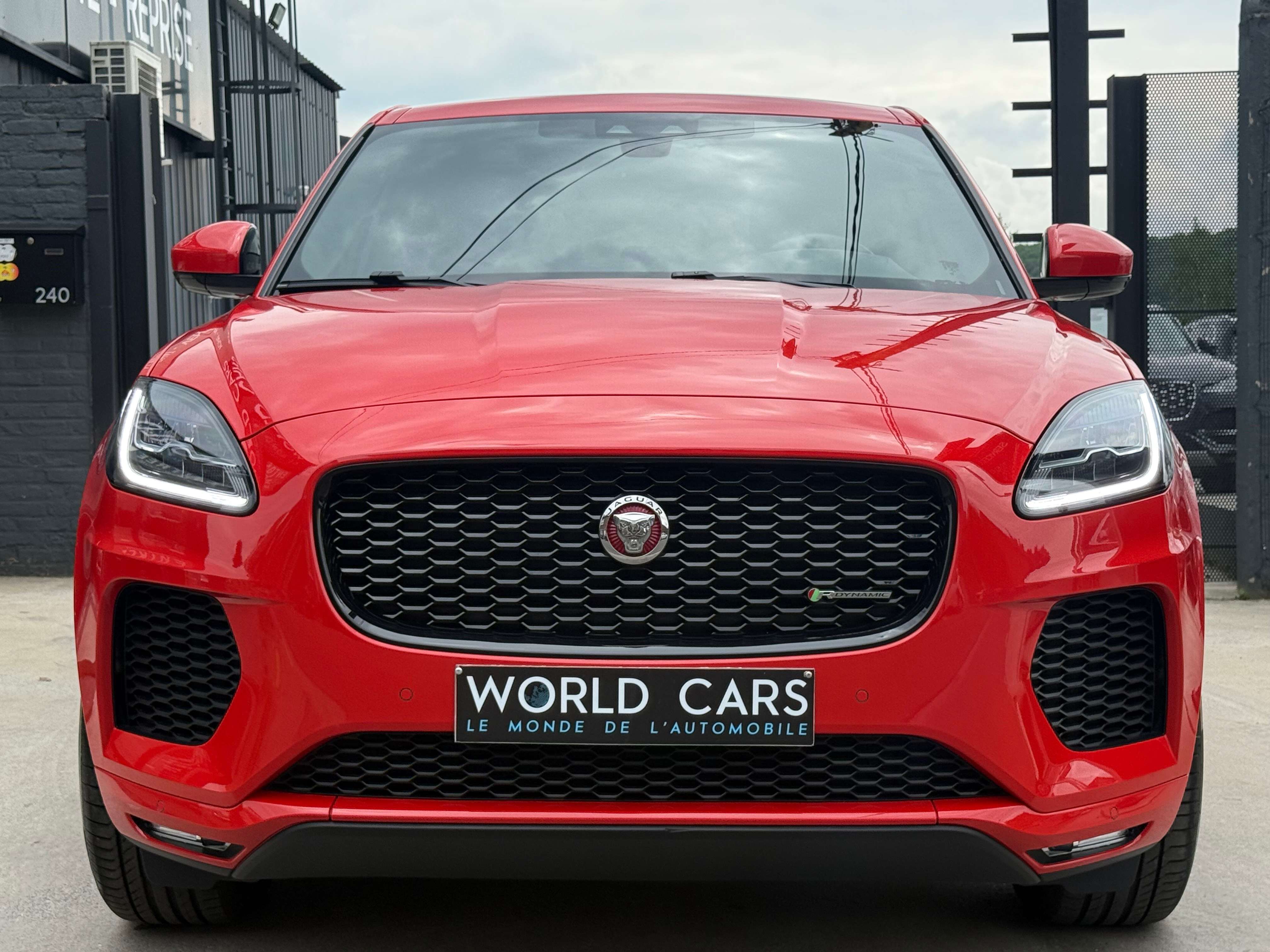 Jaguar E-Pace 2.0 D AWD R-Dynamic HSE - TOIT PANO - COCKPIT - LINE ASSIST - CAMERA - NAVI - FULL OPTION - TVAC*BTWIN