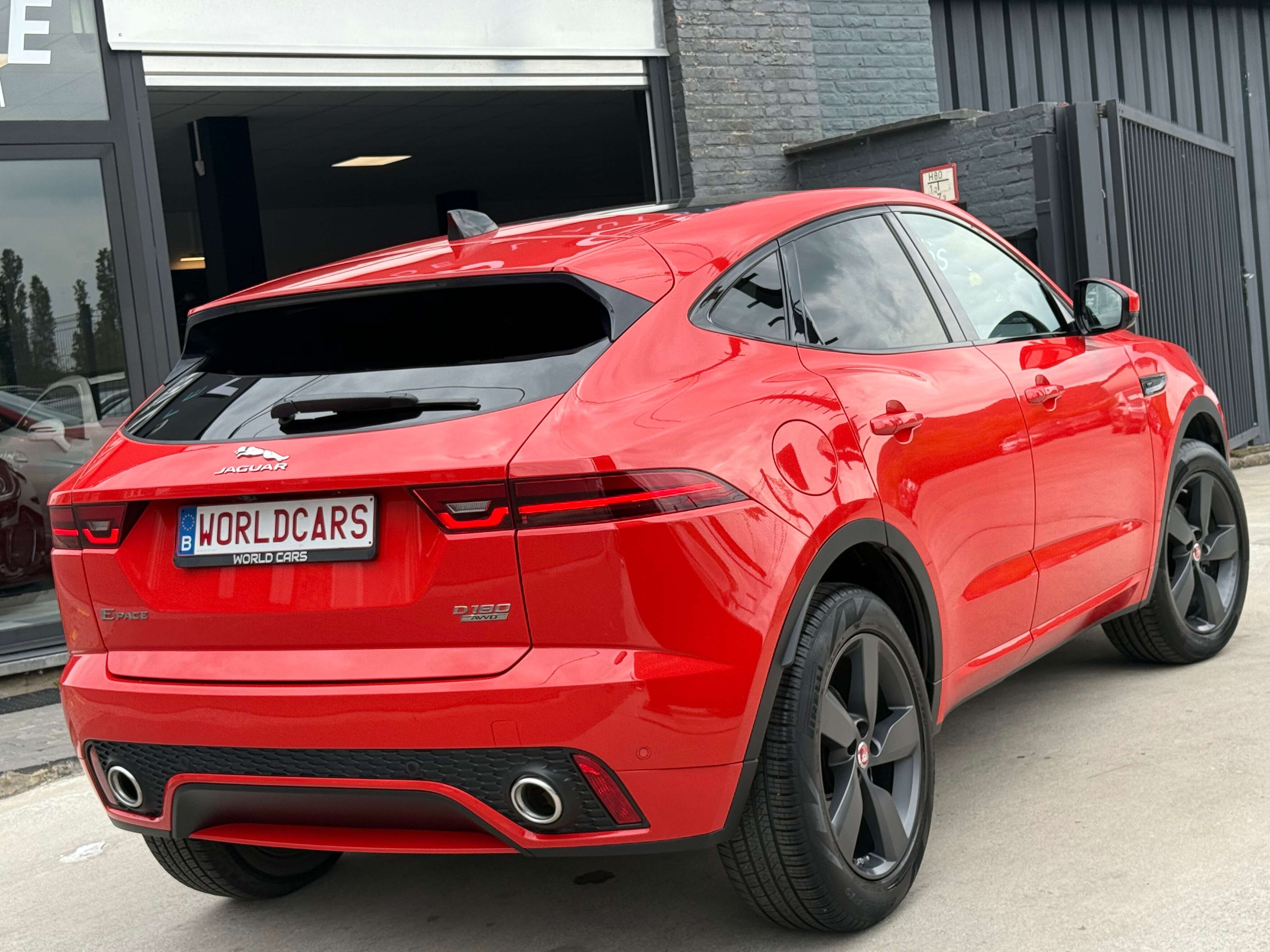 Jaguar E-Pace 2.0 D AWD R-Dynamic HSE - TOIT PANO - COCKPIT - LINE ASSIST - CAMERA - NAVI - FULL OPTION - TVAC*BTWIN