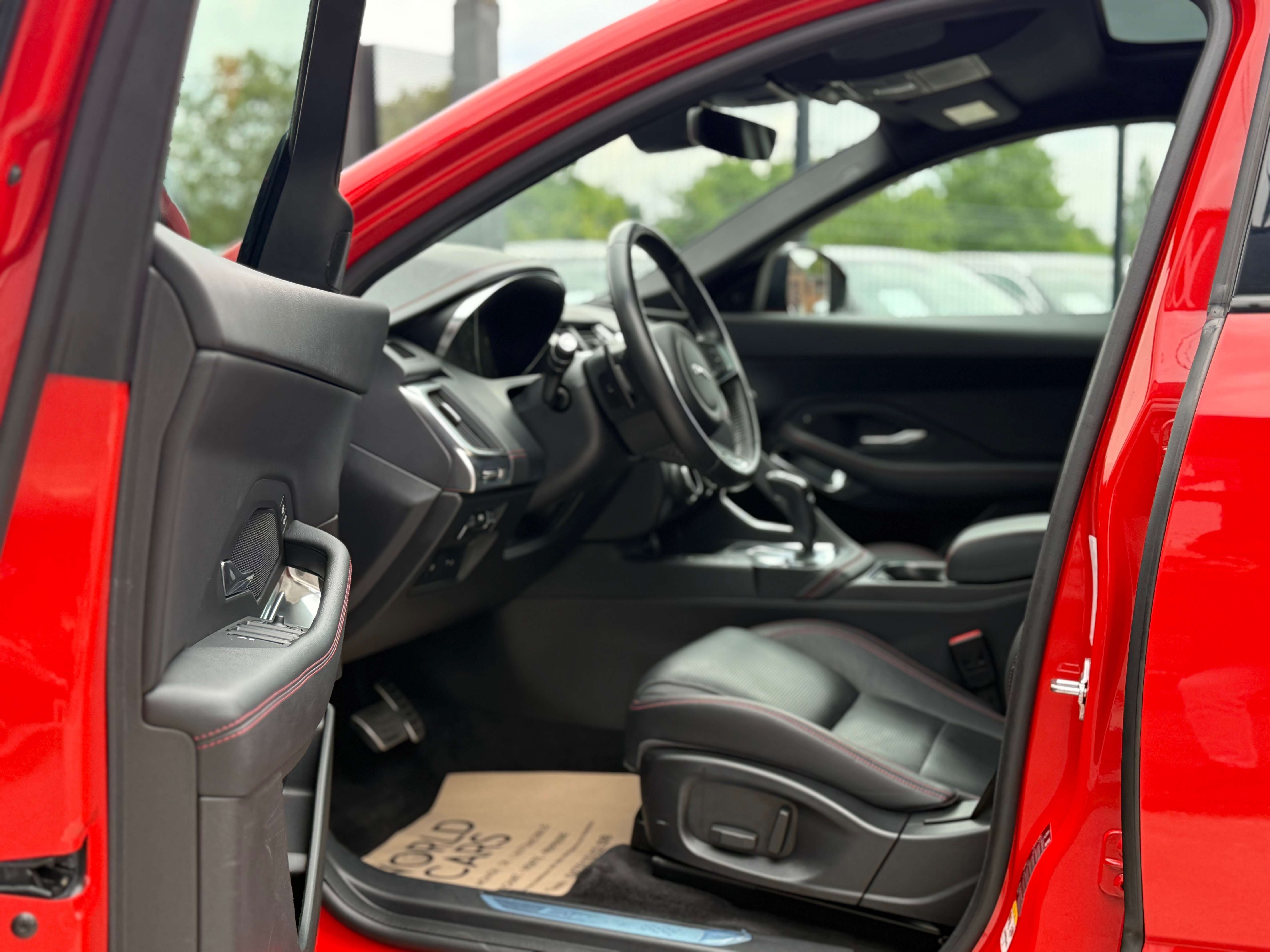 Jaguar E-Pace 2.0 D AWD R-Dynamic HSE - TOIT PANO - COCKPIT - LINE ASSIST - CAMERA - NAVI - FULL OPTION - TVAC*BTWIN