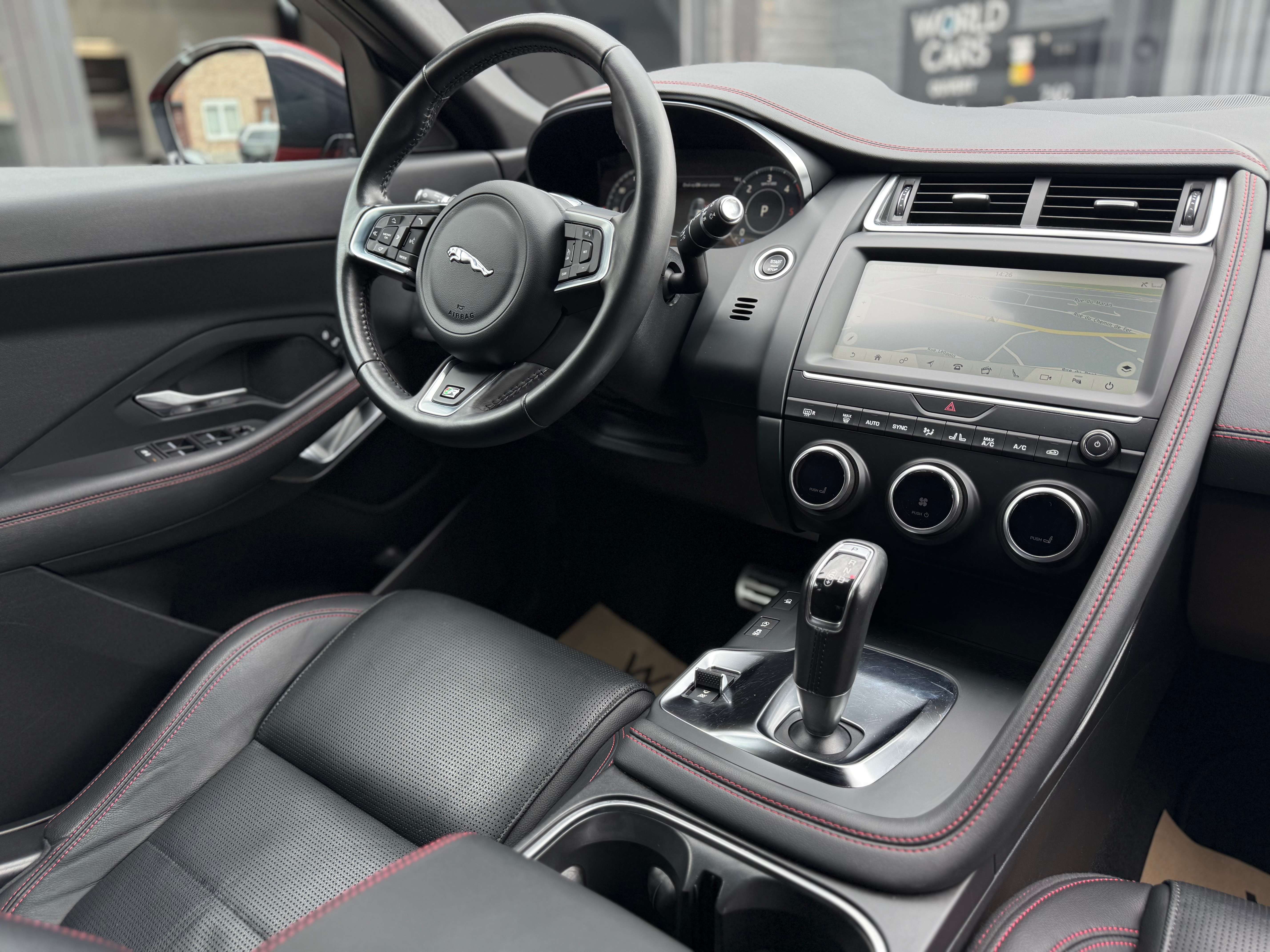 Jaguar E-Pace 2.0 D AWD R-Dynamic HSE - TOIT PANO - COCKPIT - LINE ASSIST - CAMERA - NAVI - FULL OPTION - TVAC*BTWIN