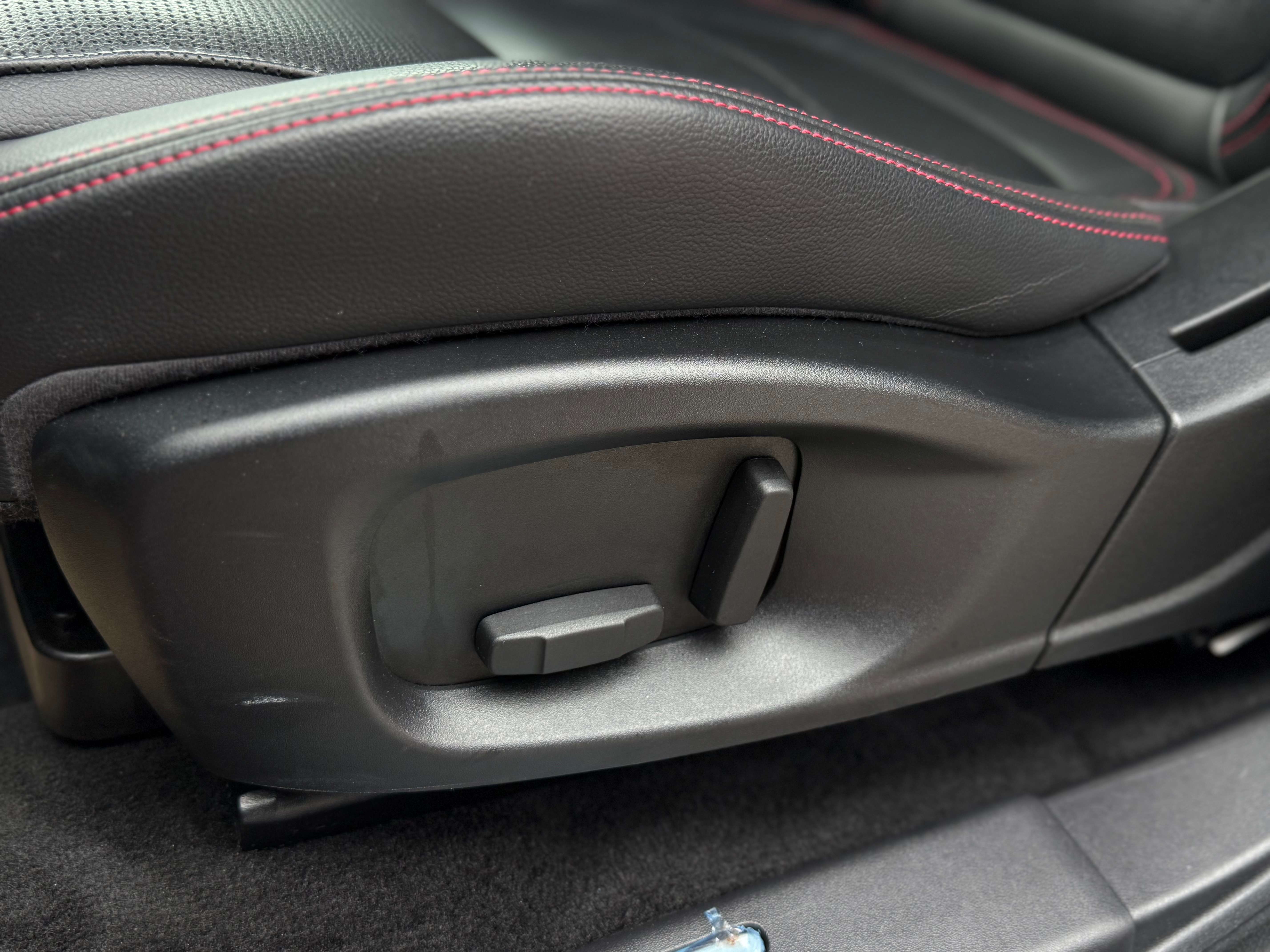Jaguar E-Pace 2.0 D AWD R-Dynamic HSE - TOIT PANO - COCKPIT - LINE ASSIST - CAMERA - NAVI - FULL OPTION - TVAC*BTWIN